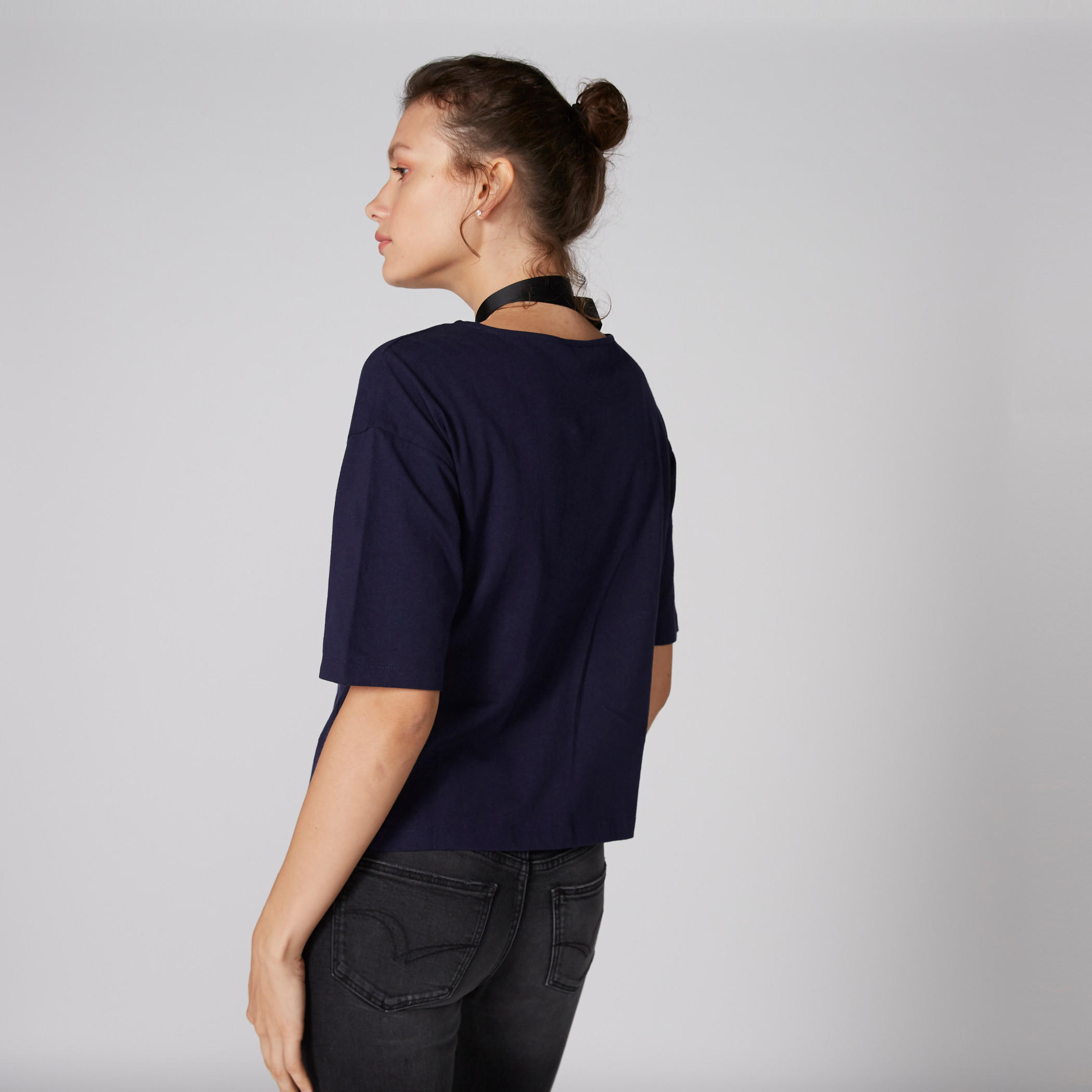 بلوزة بياقة مستديرة وأكمام قصيرة وطبعات باربي-women-clothing-tshirts-image-2