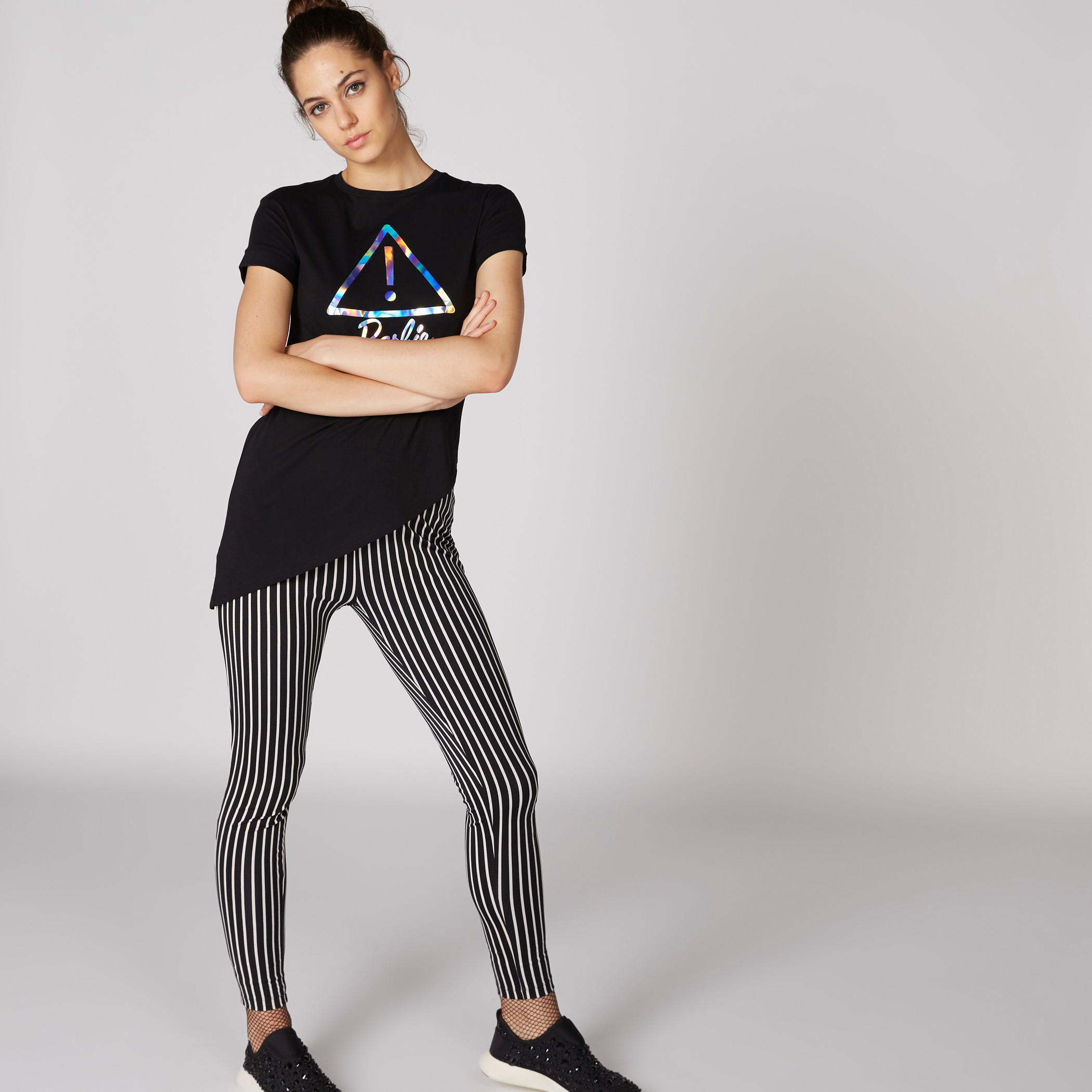 بلوزة بطبعات باربي وحواف غير مستوية-women-clothing-tshirts-image-1
