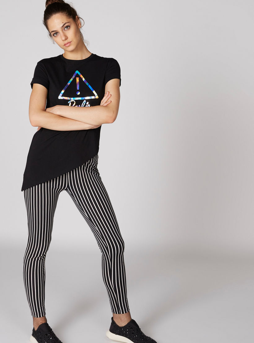 بلوزة بطبعات باربي وحواف غير مستوية-women-clothing-tshirts-image-1