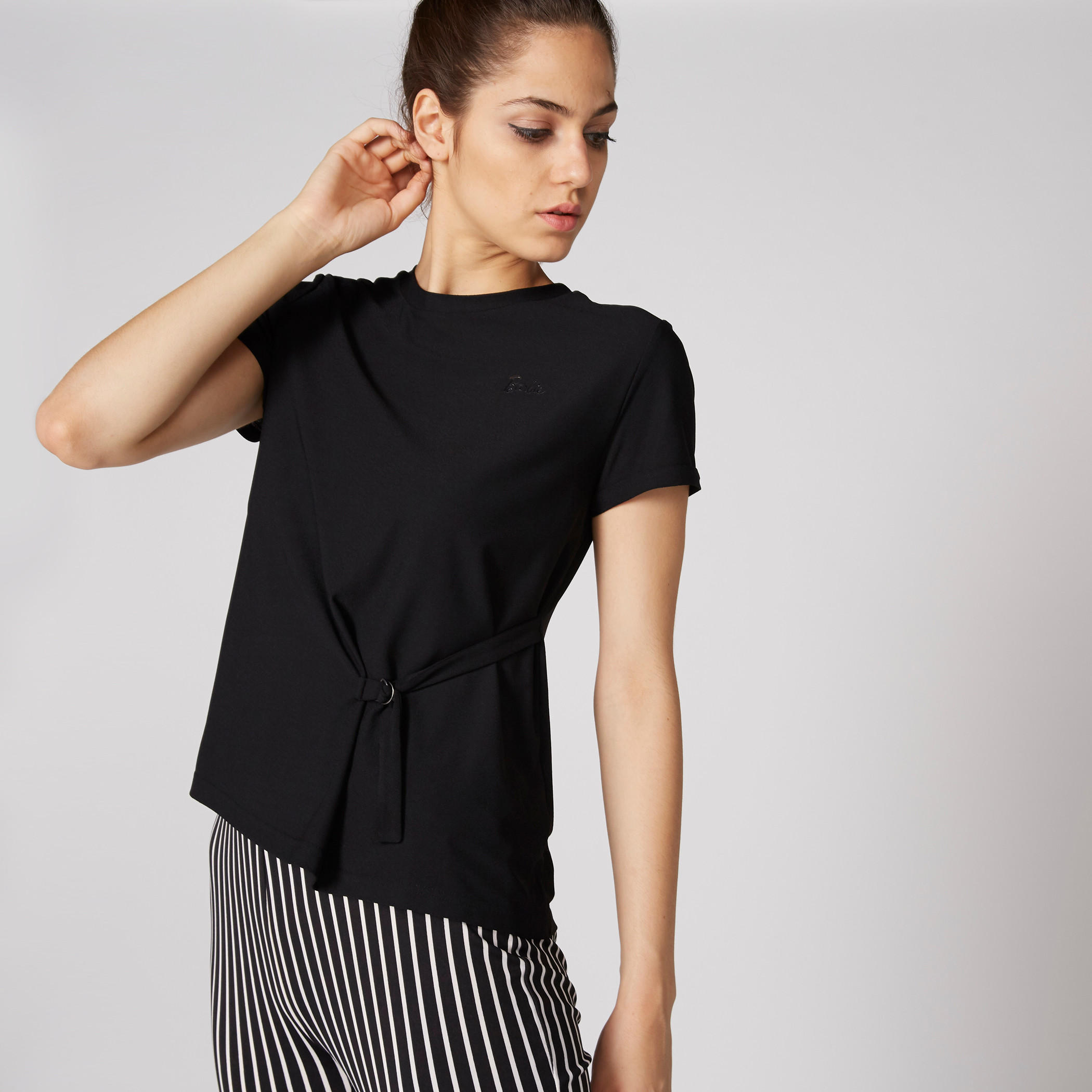 بلوزة بياقة مستديرة ورباط-women-clothing-tshirts-image-1