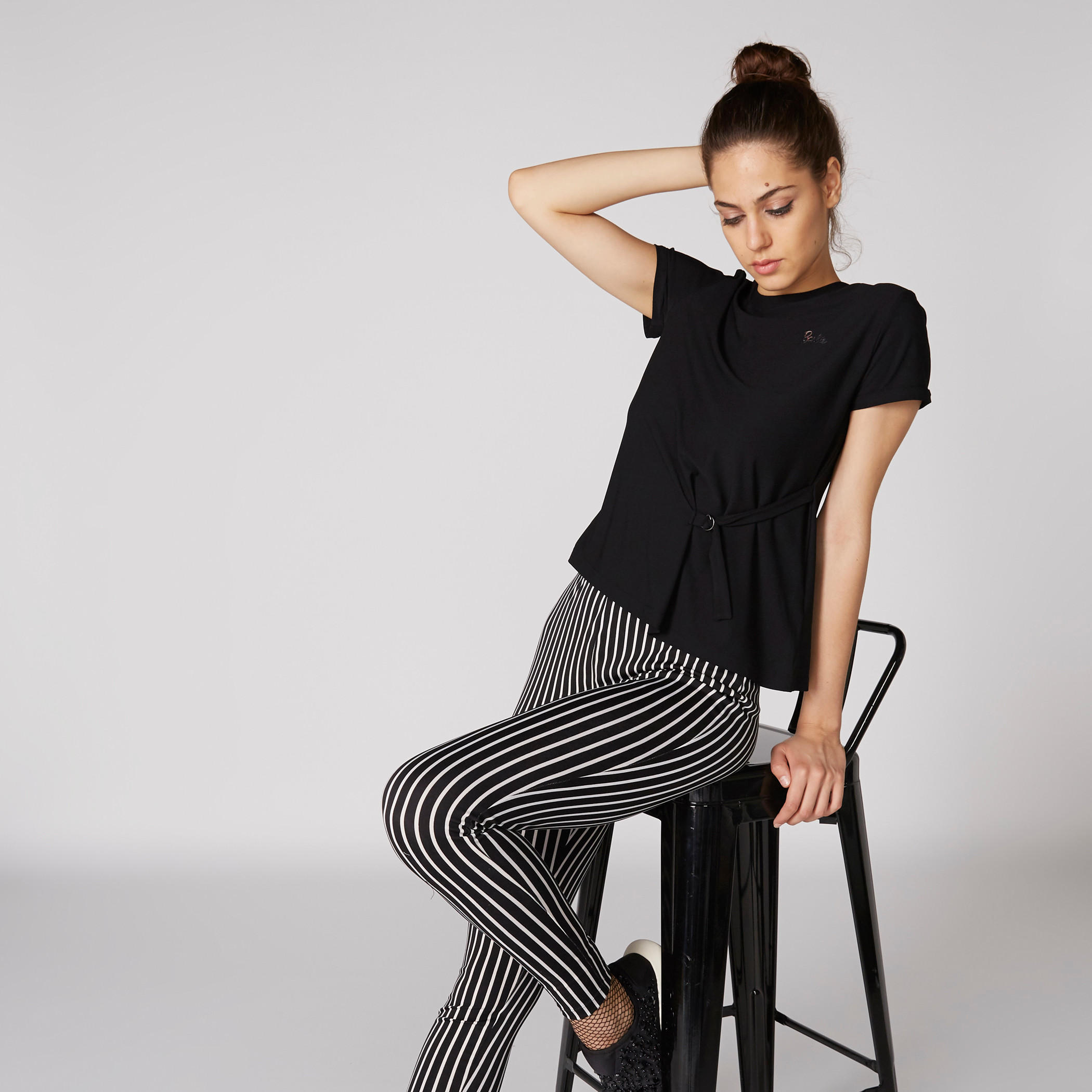 بلوزة بياقة مستديرة ورباط-women-clothing-tshirts-image-3