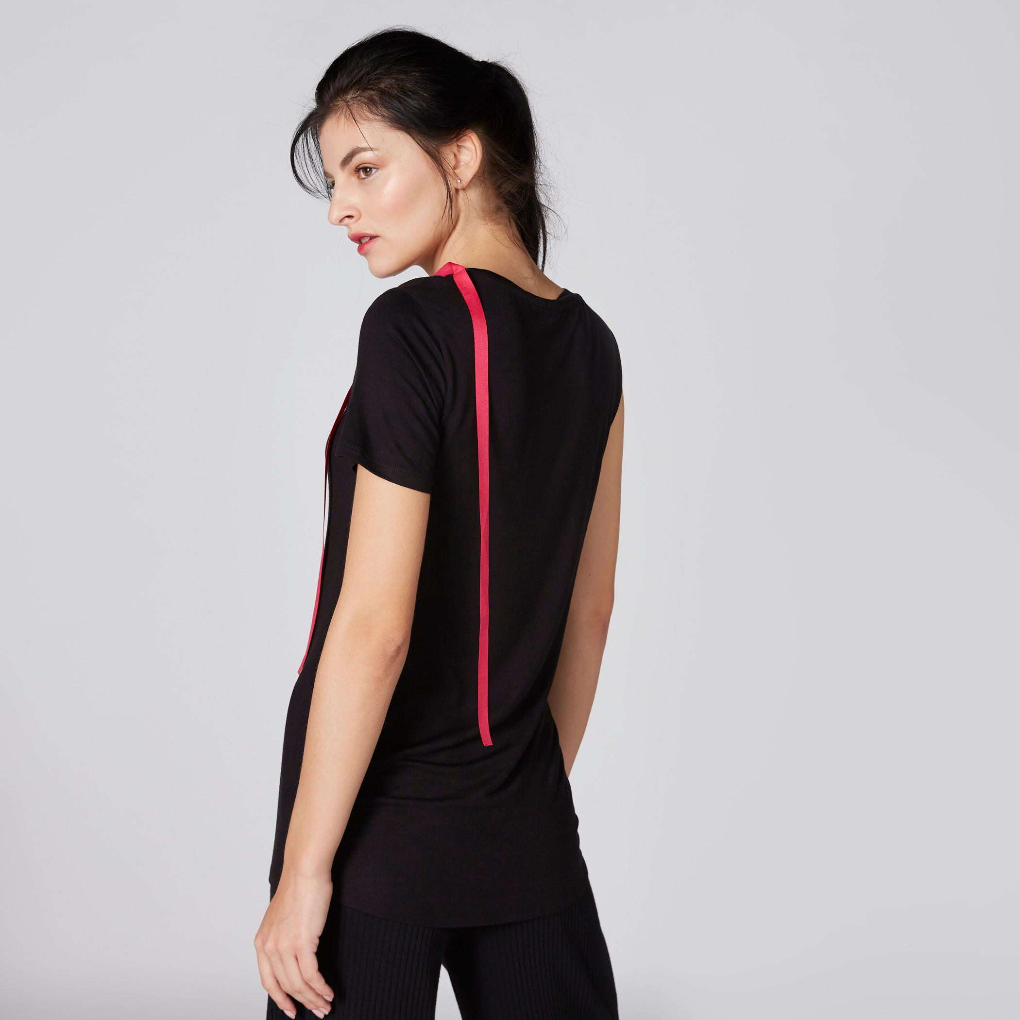 تيشيرت بياقة مستديرة وطبعات باربي-women-clothing-tshirts-image-2