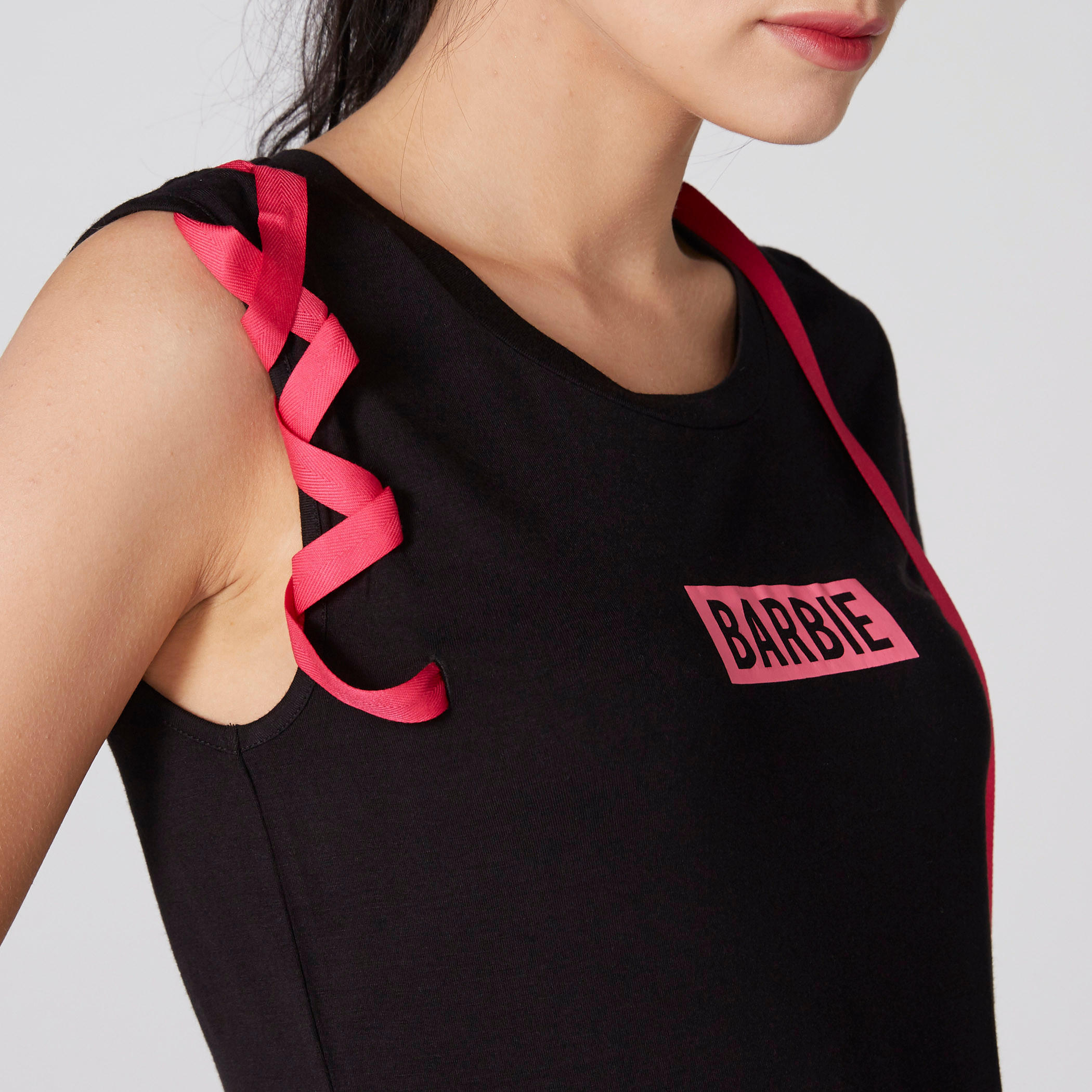 تيشيرت بياقة مستديرة وطبعات باربي-women-clothing-tshirts-image-4