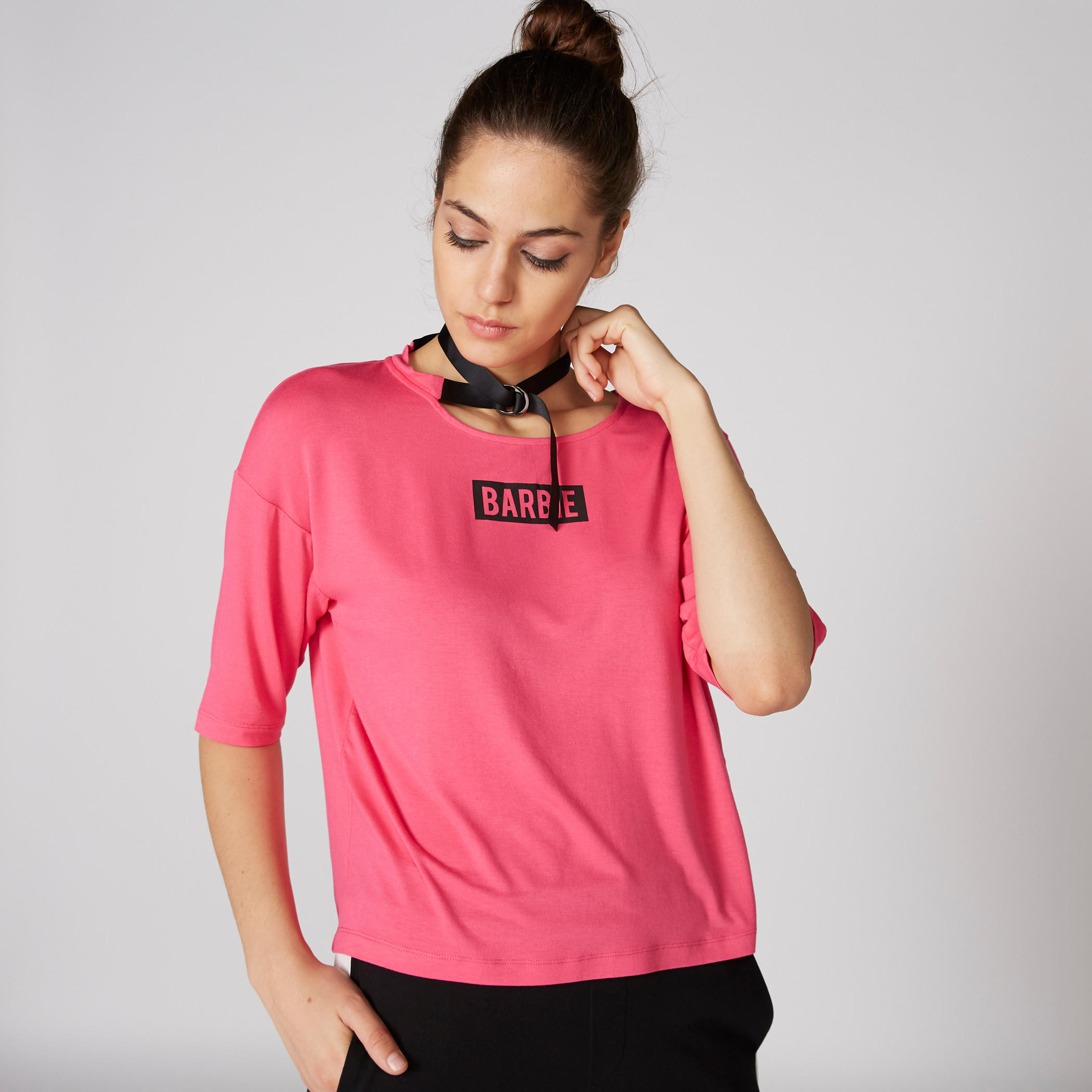 بلوزة بياقة مستديرة وأكتاف منسدلة من باربي-women-clothing-tshirts-image-1