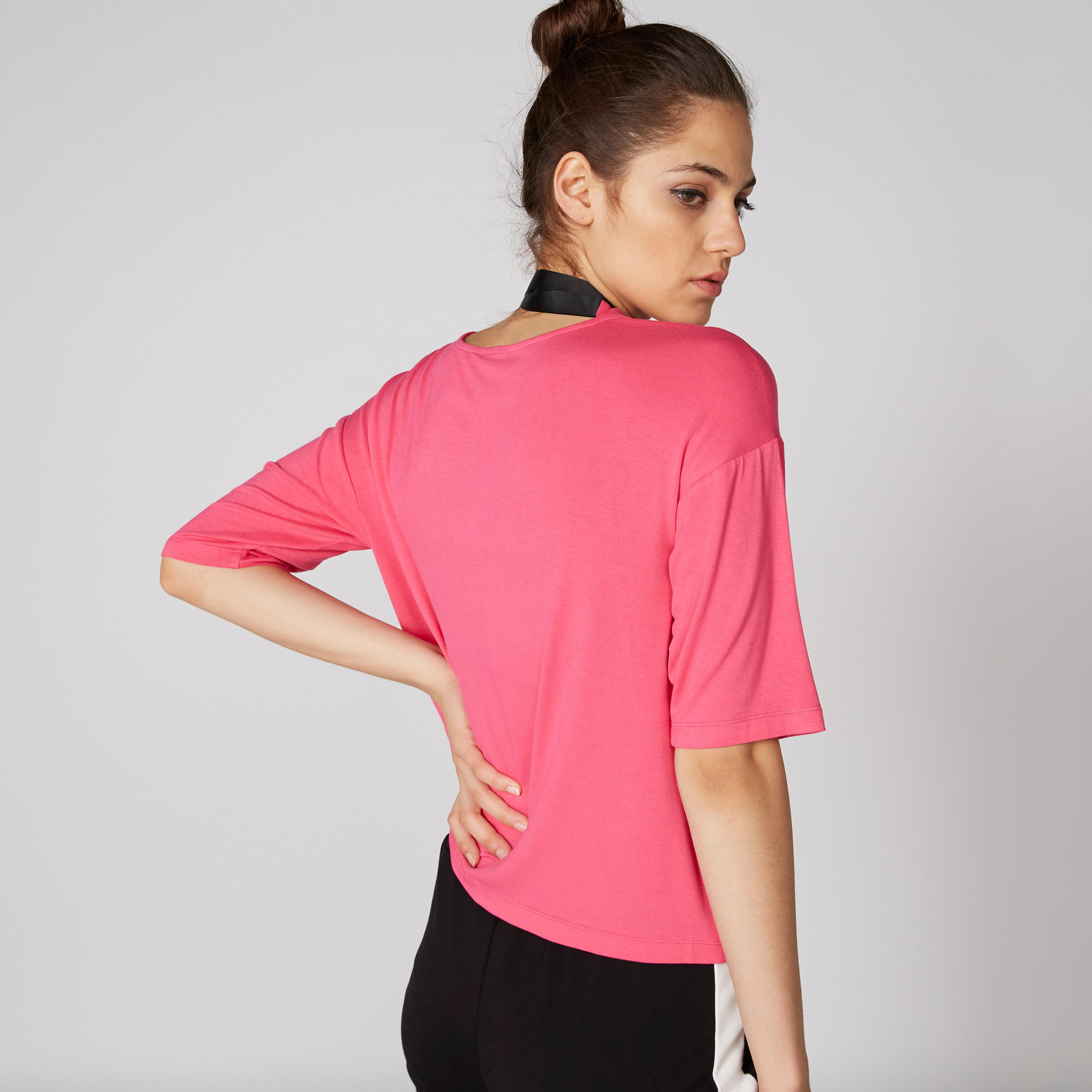 بلوزة بياقة مستديرة وأكتاف منسدلة من باربي-women-clothing-tshirts-image-2