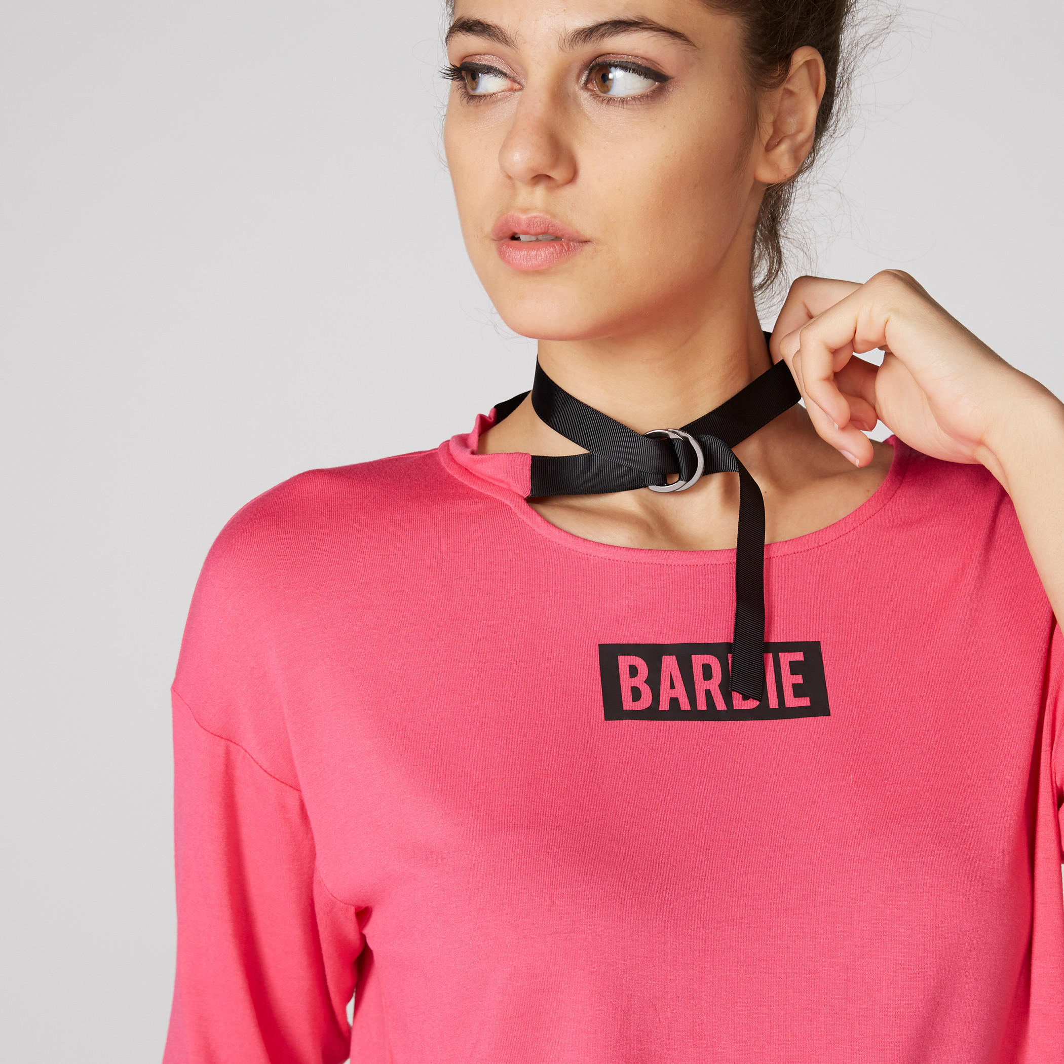 بلوزة بياقة مستديرة وأكتاف منسدلة من باربي-women-clothing-tshirts-image-4