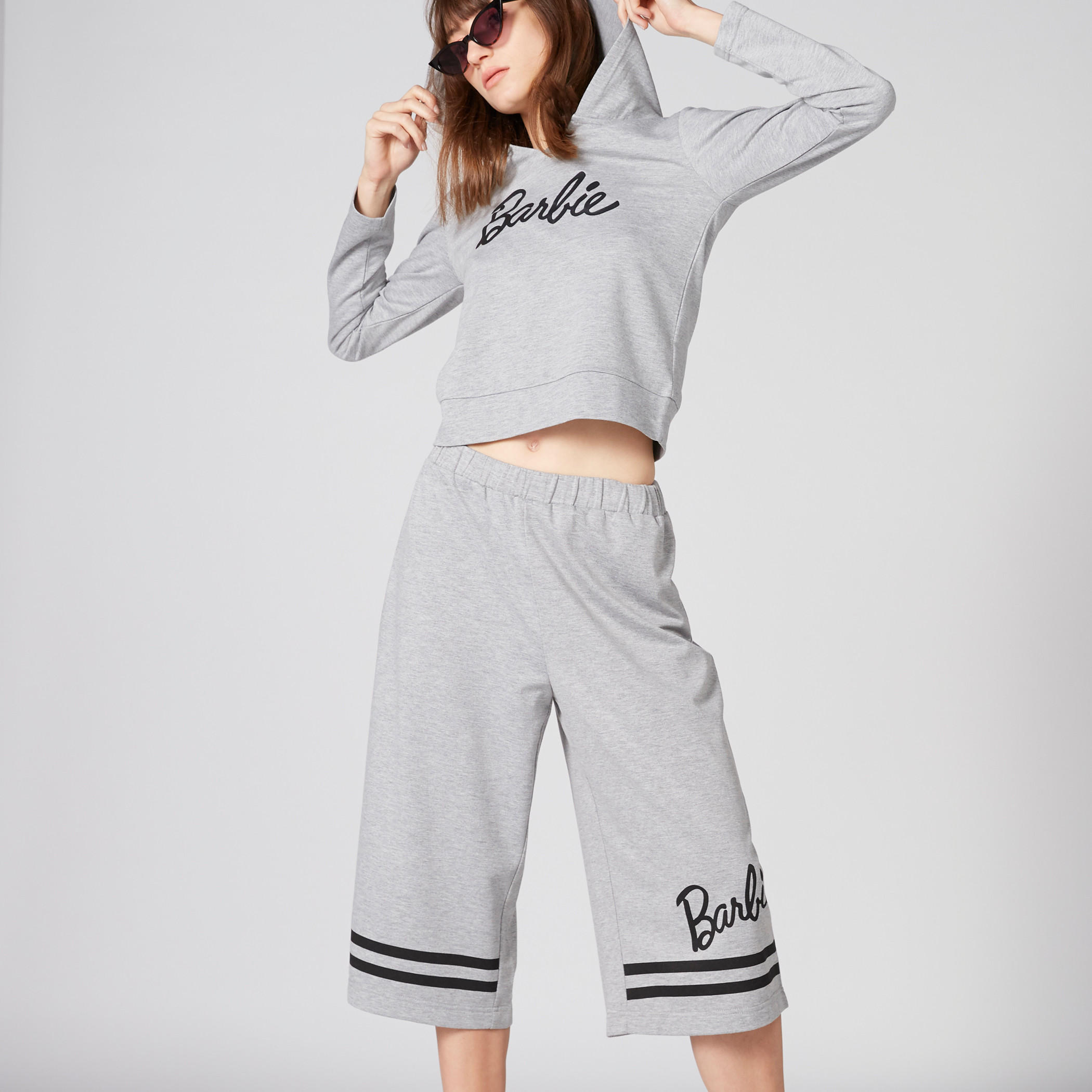بنطال واسع الساقين بخصر مطاطي وطبعات باربي-women-clothing-bottoms-trousers-image-2