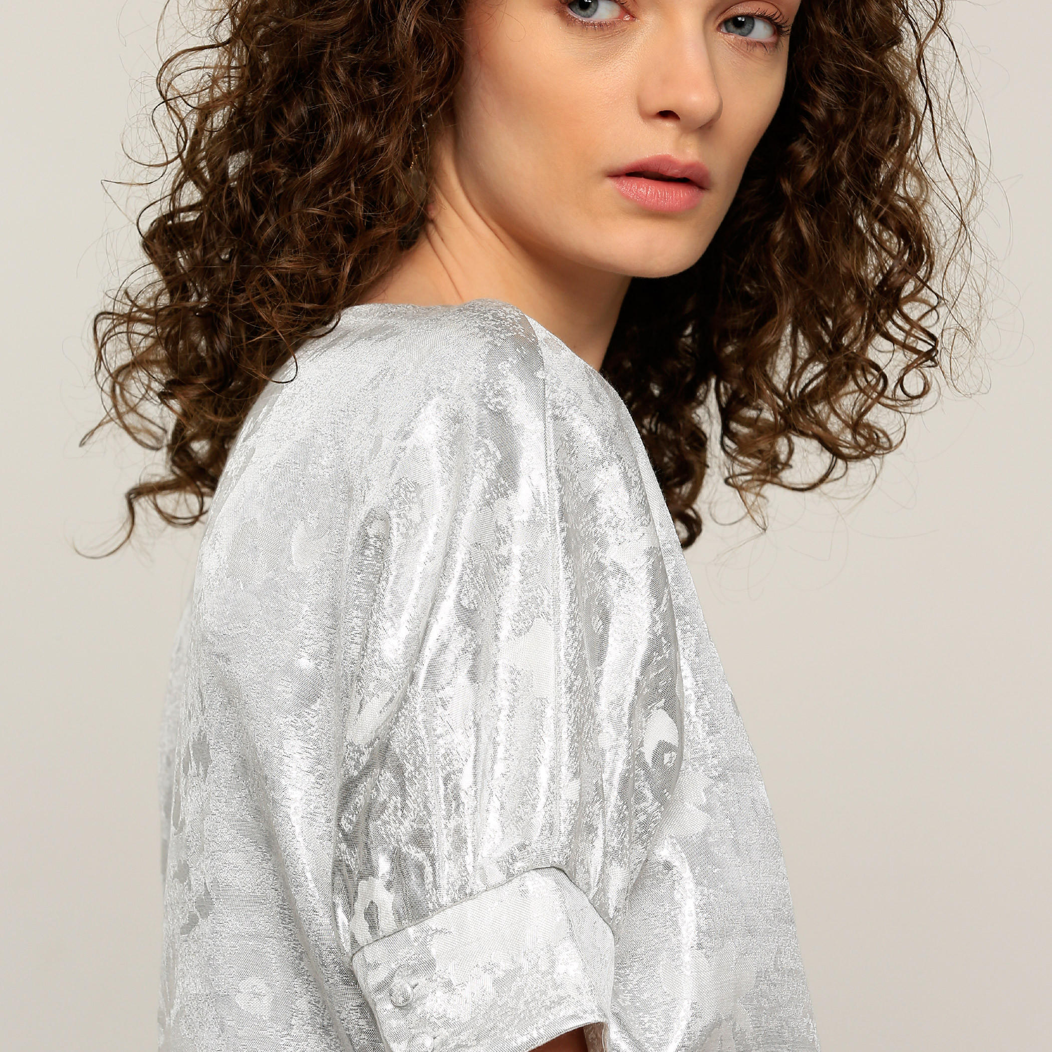 بلوزة بياقة مستديرة وأكمام قصيرة-women-clothing-shirtsandblouses-blouses-image-2