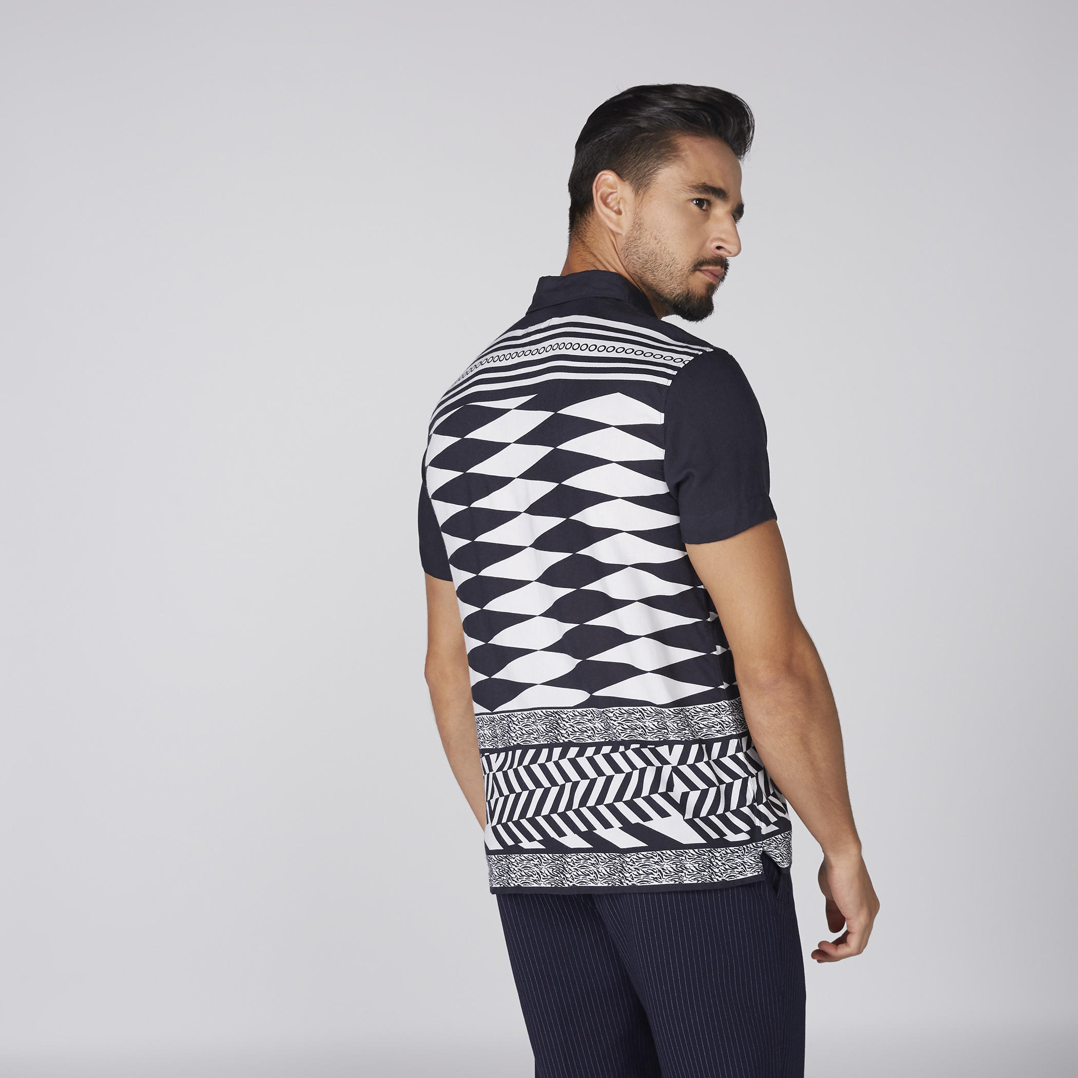 قميص بأكمام قصيرة وطبعات-men-clothing-shirts-image-3