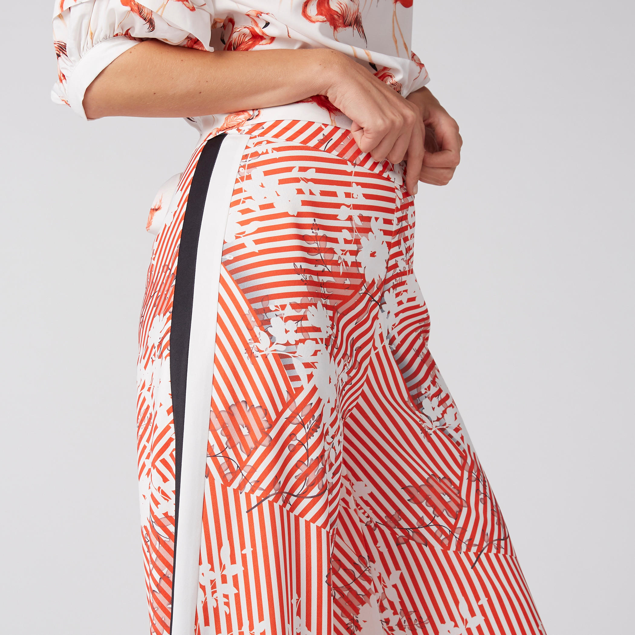 بنطال بالازو طويل بطبعات زهرية وتقليم-women-clothing-bottoms-trousers-image-5