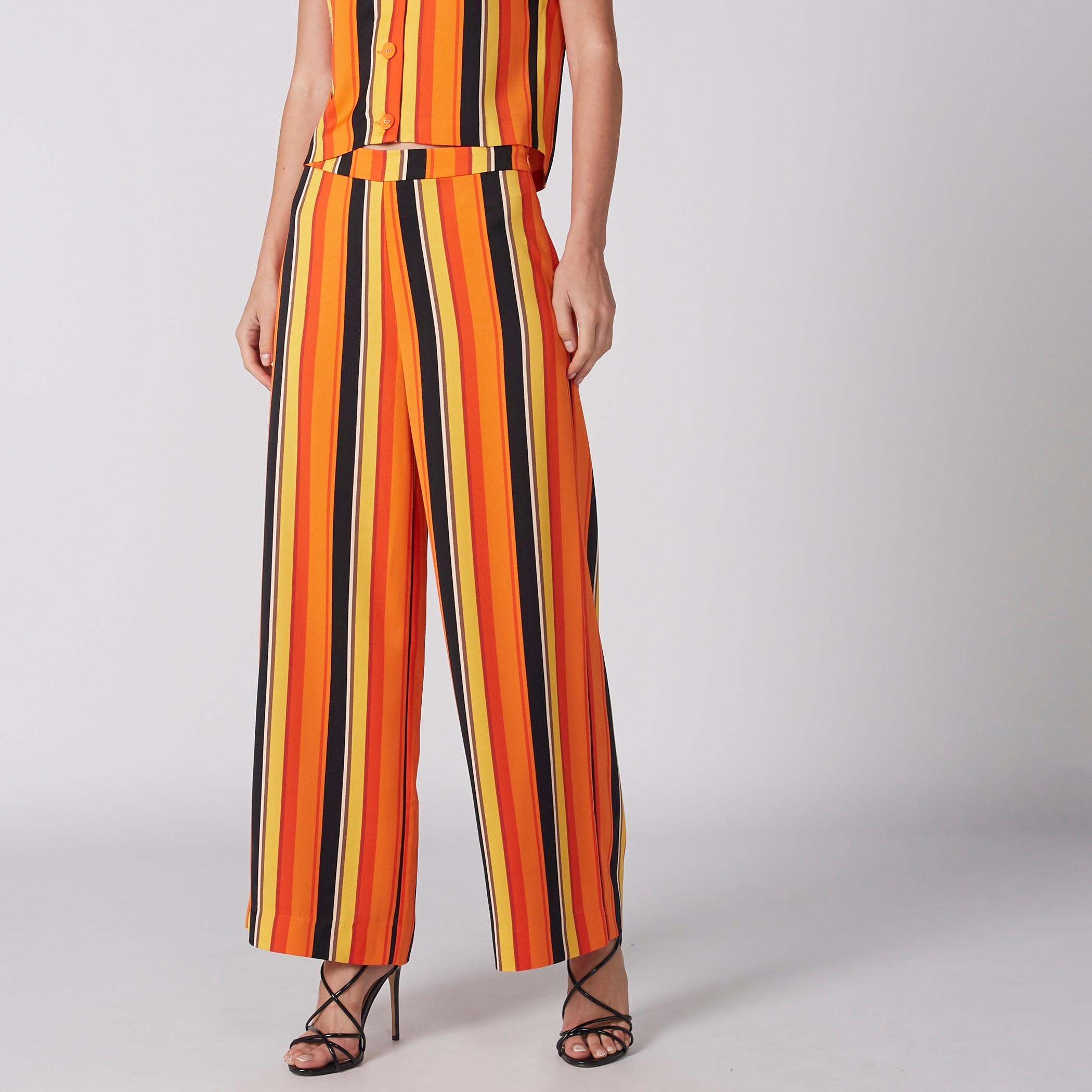 بنطال بالازو طويل مقلّم بخصر مطاطي-women-clothing-bottoms-trousers-image-2