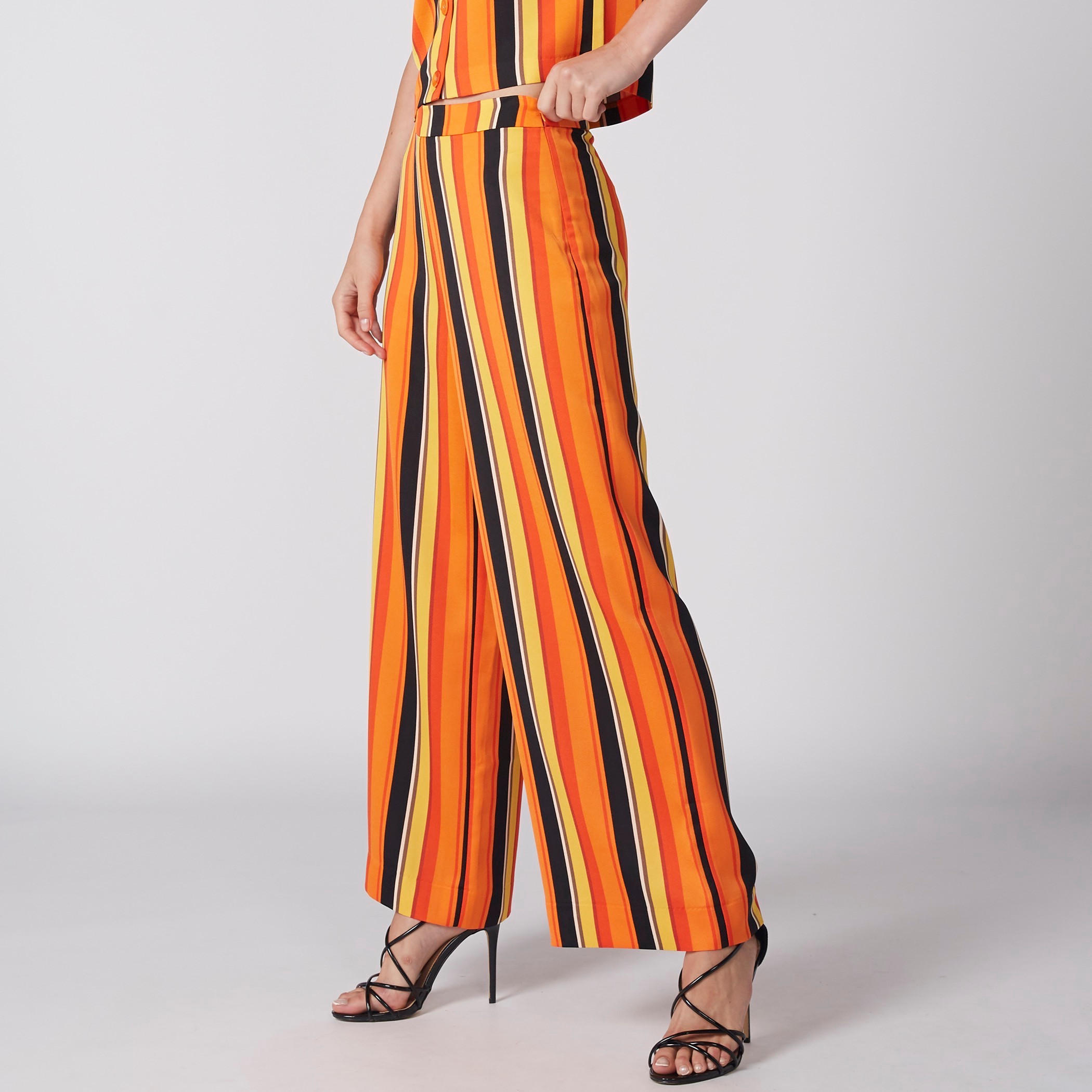 بنطال بالازو طويل مقلّم بخصر مطاطي-women-clothing-bottoms-trousers-image-3