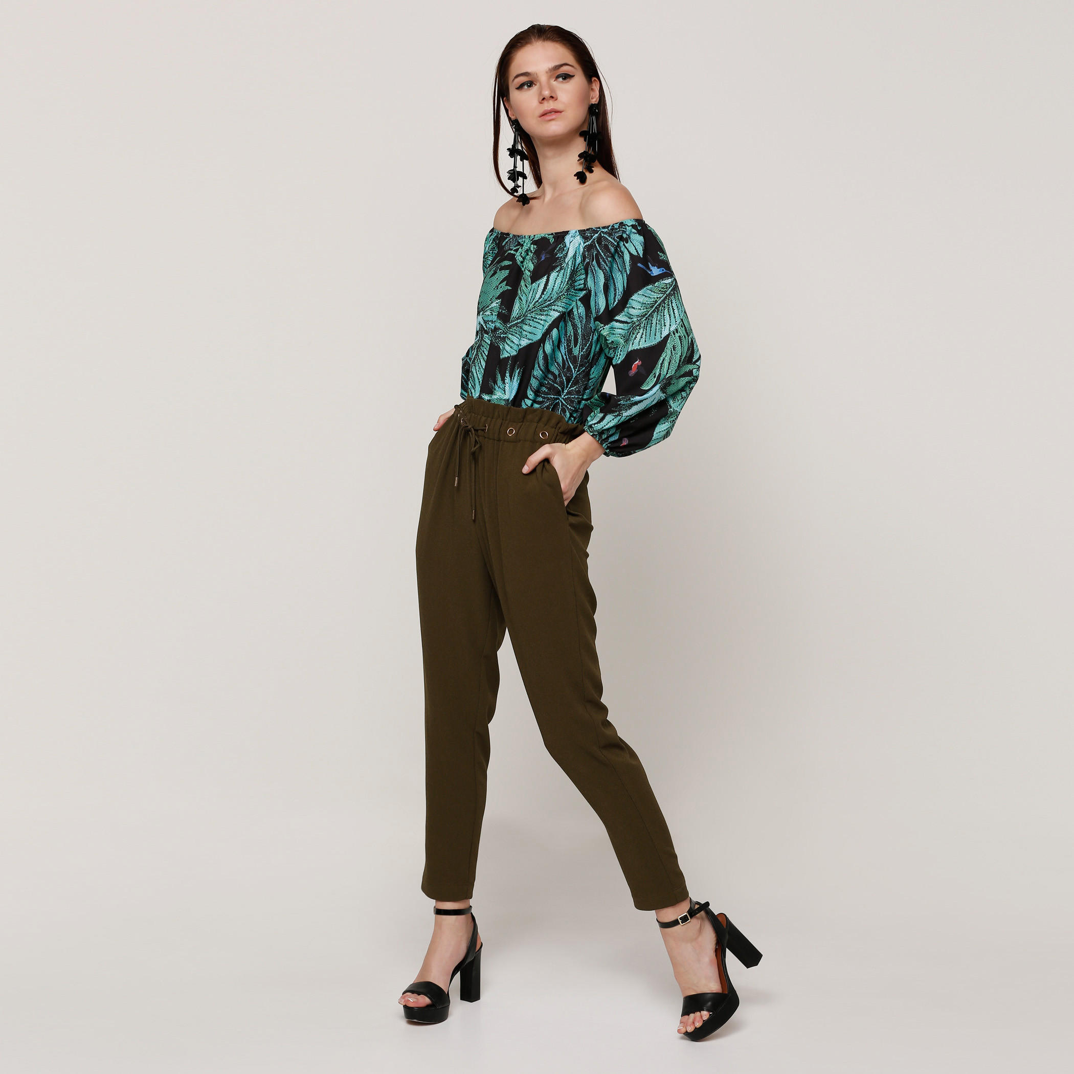 بلوزة مكشوفة الأكتاف مع أكمام طويلة وطبعات-women-clothing-shirtsandblouses-blouses-image-1