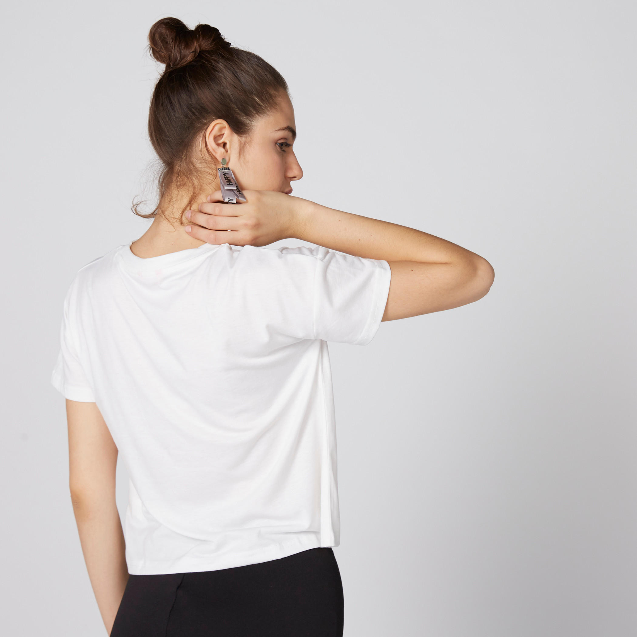 بلوزة بطبعات وياقة مستديرة وأكمام قصيرة-women-clothing-tshirts-image-2