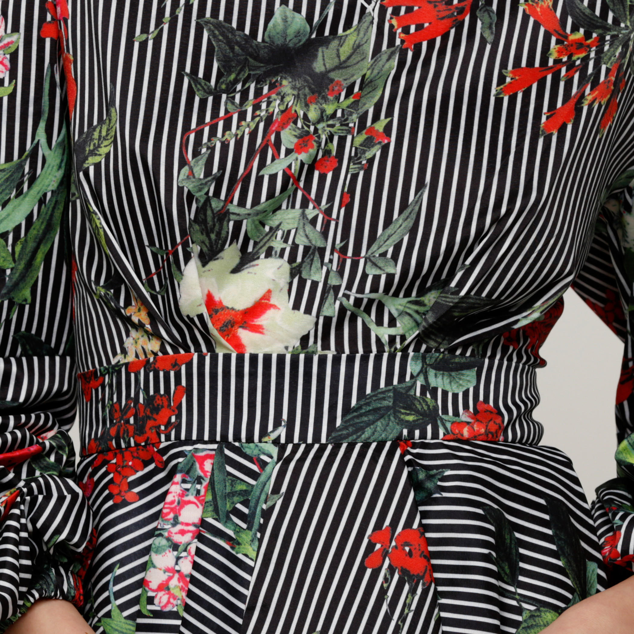 بلوزة بكشكش عند الخصر مع أكمام 3/4 وياقة فولت وطبعات-women-clothing-shirtsandblouses-blouses-image-4