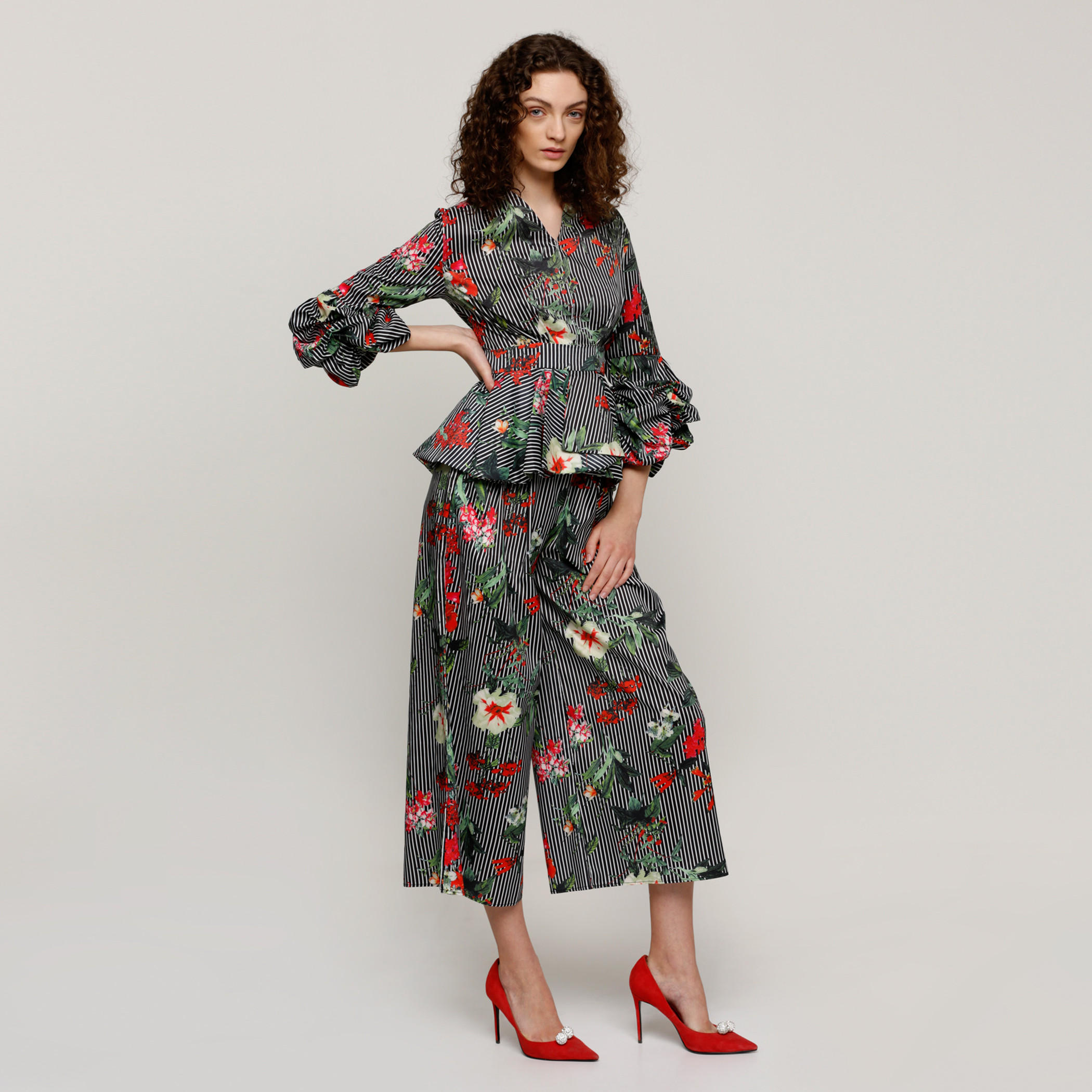 بلوزة بكشكش عند الخصر مع أكمام 3/4 وياقة فولت وطبعات-women-clothing-shirtsandblouses-blouses-image-5
