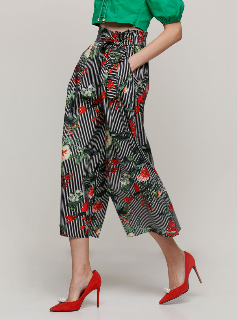 بنطال واسع الساقين بخصر مطّاطي وجيوب مع طبعات-women-clothing-bottoms-trousers-image-3
