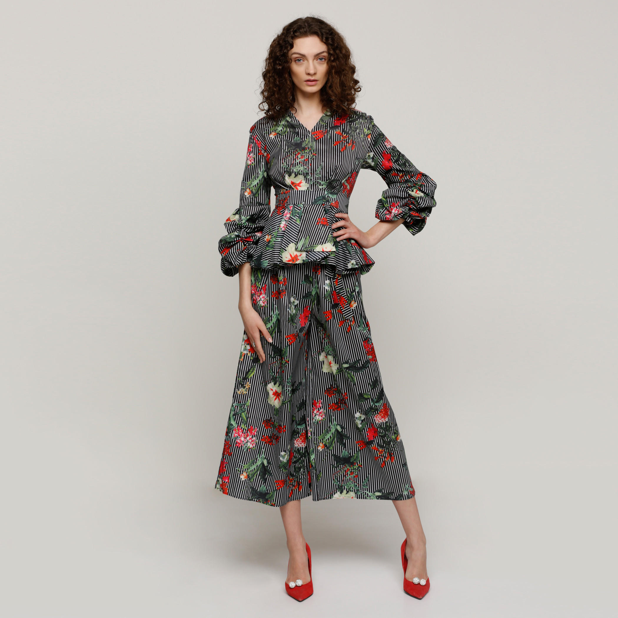 بنطال واسع الساقين بخصر مطّاطي وجيوب مع طبعات-women-clothing-bottoms-trousers-image-5