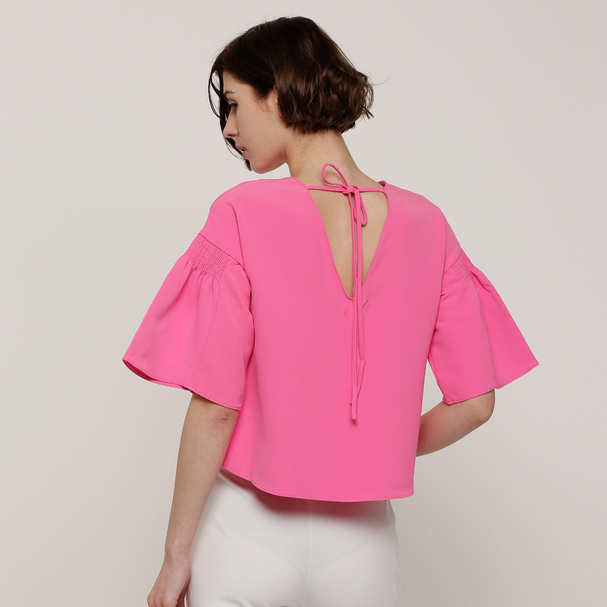 بلوزة بياقة مستديرة وأكمام واسعة ورباط-women-clothing-shirtsandblouses-blouses-image-2