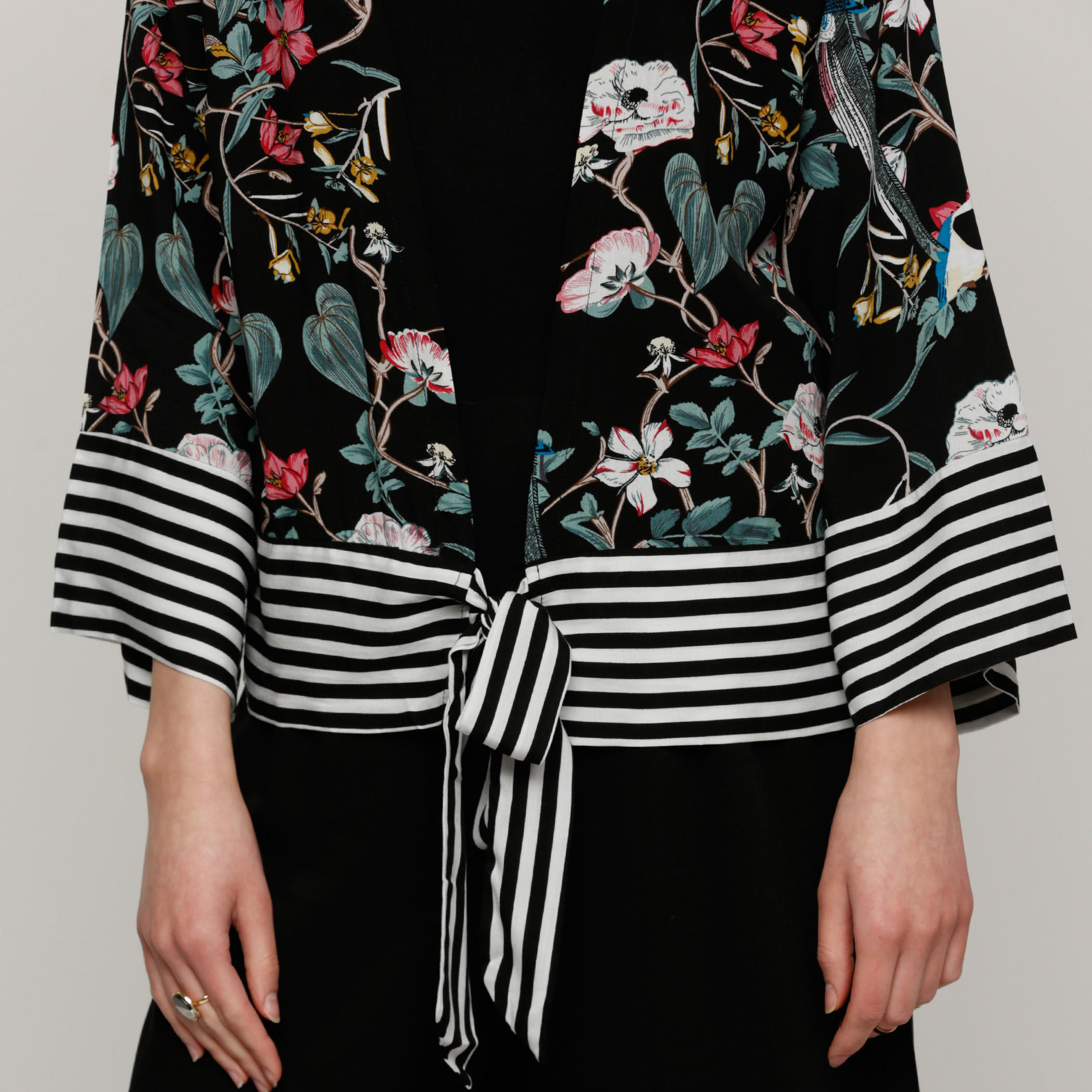سترة بأكمام طويلة ورباط مزيّنة طبعات-women-clothing-shirtsandblouses-blouses-image-4