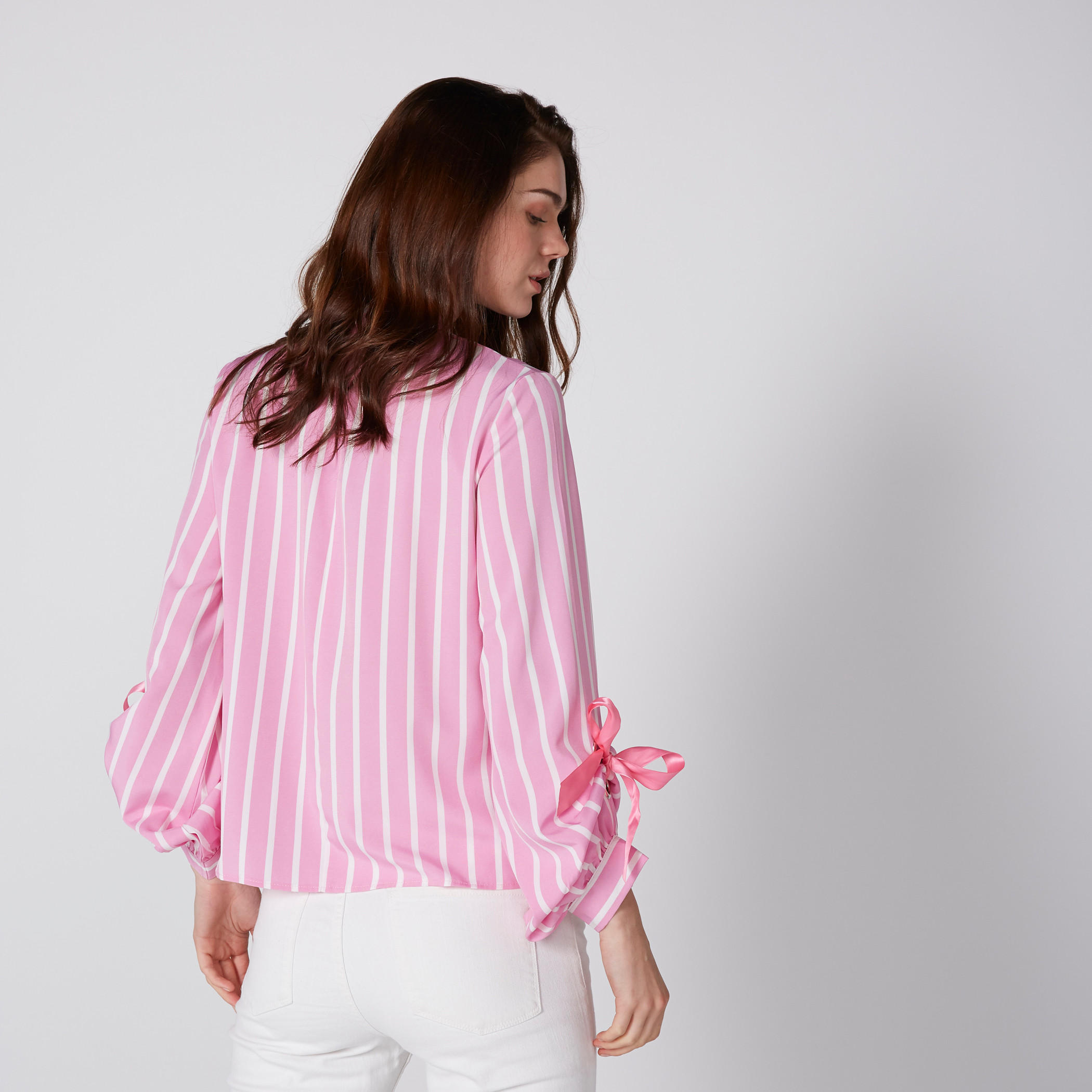بلوزة مقلمة بياقة مستديرة وأكمام منتفخة-women-clothing-shirtsandblouses-blouses-image-3