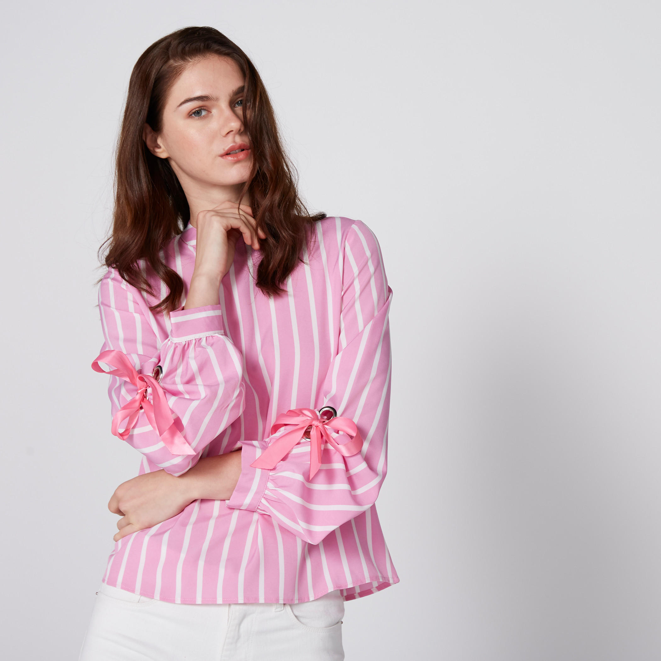 بلوزة مقلمة بياقة مستديرة وأكمام منتفخة-women-clothing-shirtsandblouses-blouses-image-5