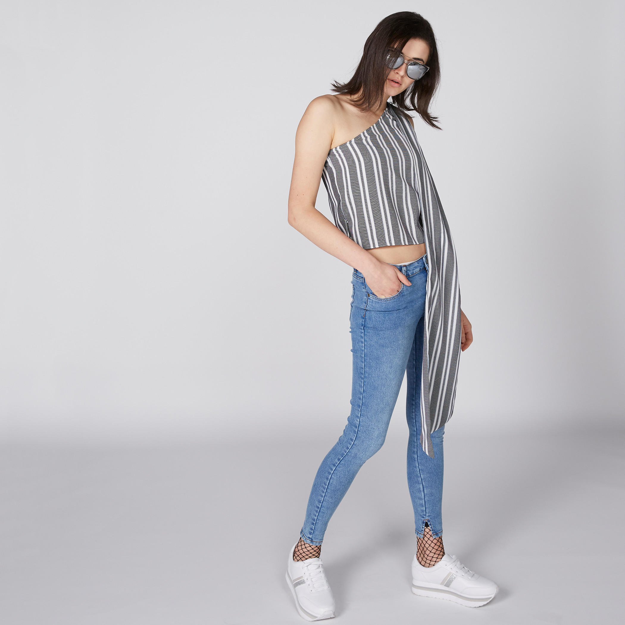 بلوزة مقلّمة بكتف واحد وتفاصيل كشكش-women-clothing-shirtsandblouses-blouses-image-4