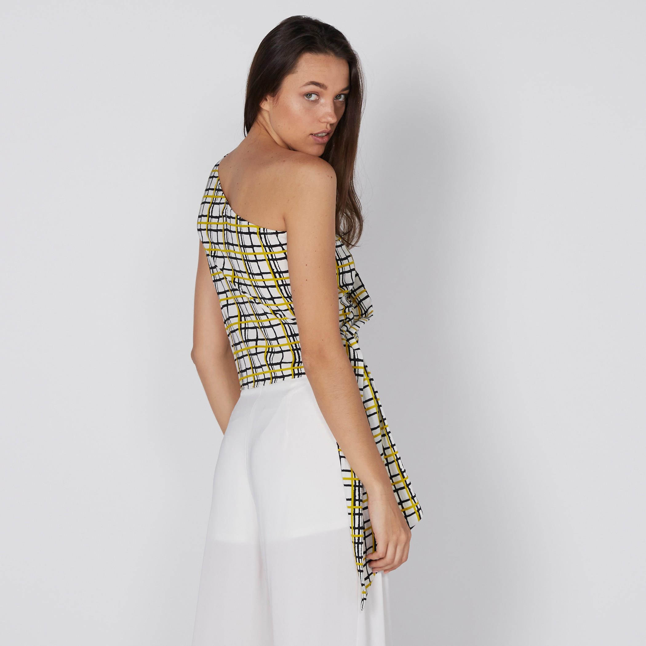 بلوزة كاروهات بكتف واحد وتفاصيل معقودة-women-clothing-shirtsandblouses-blouses-image-2