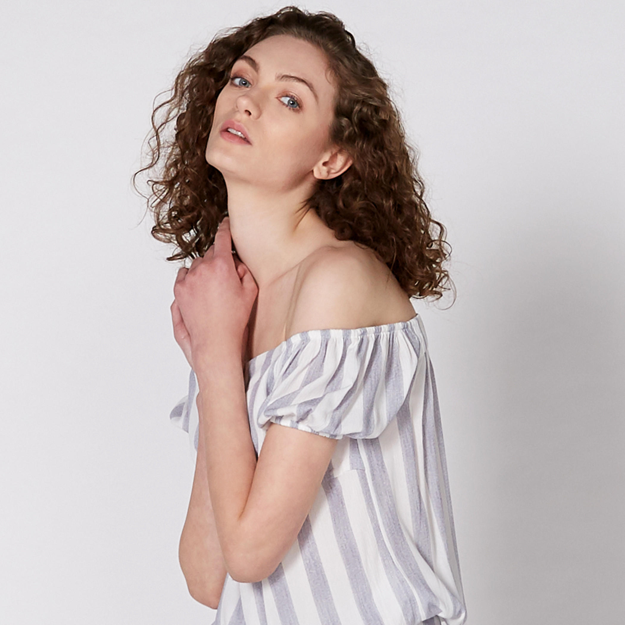 بلوزة مقلّمة بأكتاف مكشوفة وحلقات-women-clothing-shirtsandblouses-blouses-image-3