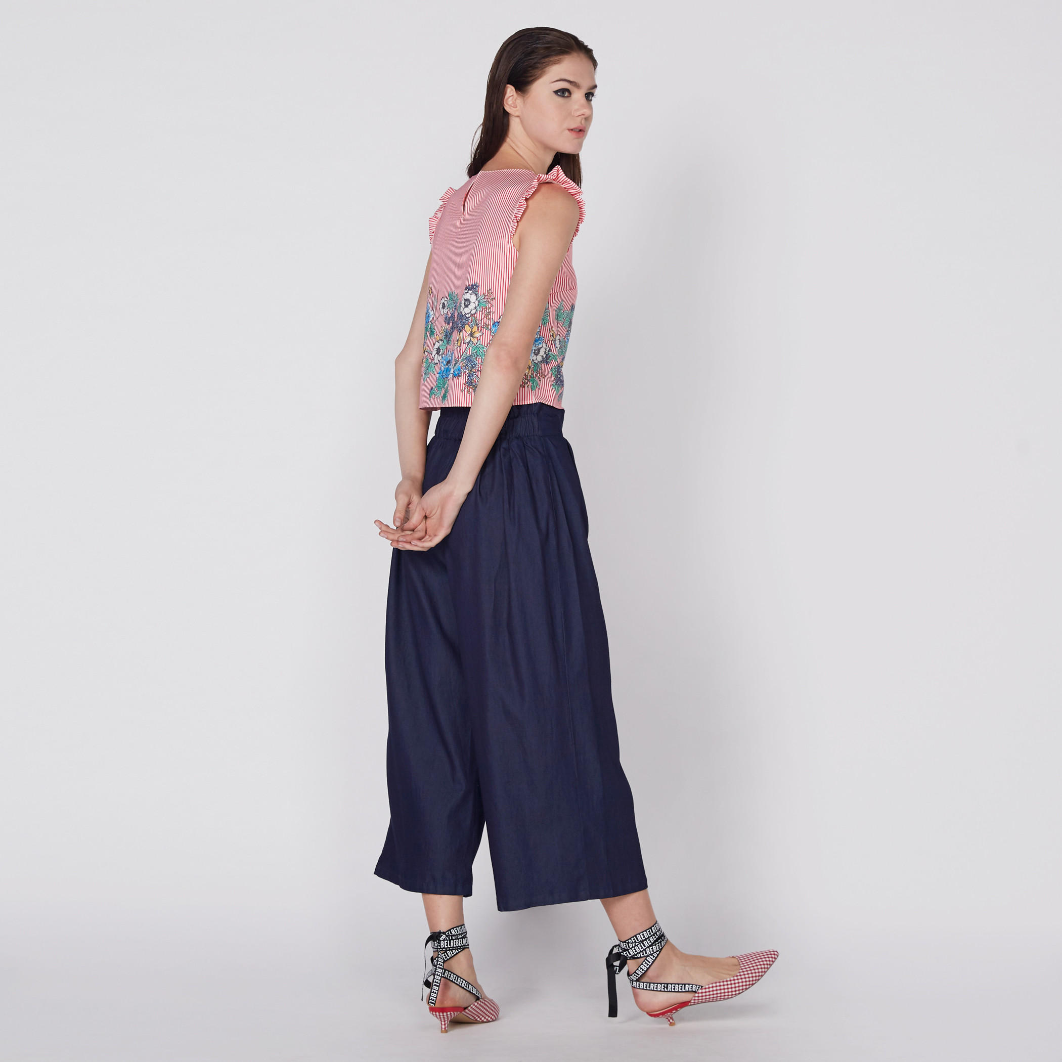 بلوزة دون أكمام بطبعات وتفاصيل كشكش-women-clothing-shirtsandblouses-blouses-image-4
