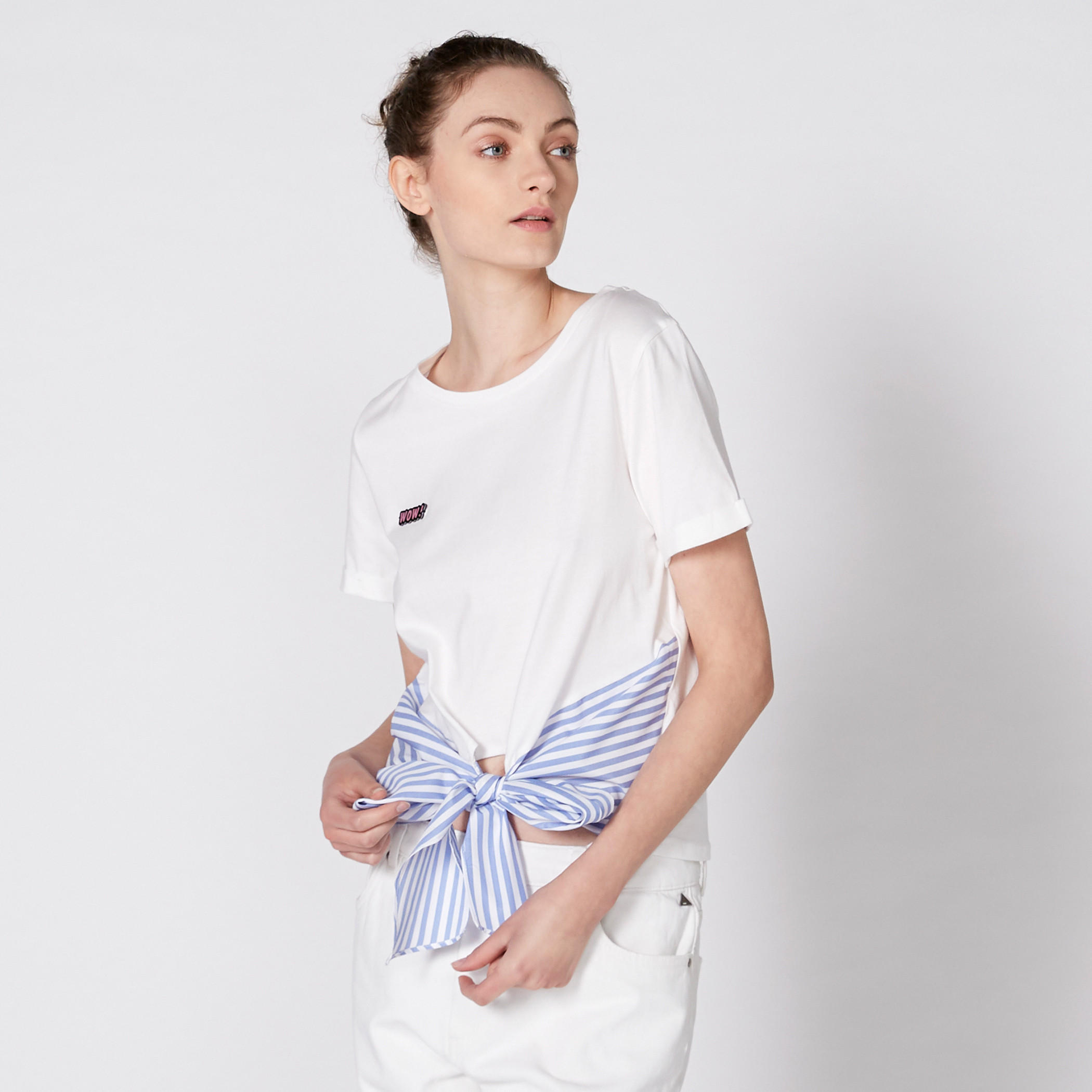 بلوزة مقلّمة بياقة مستديرة وأكمام قصيرة-women-clothing-shirtsandblouses-blouses-image-1