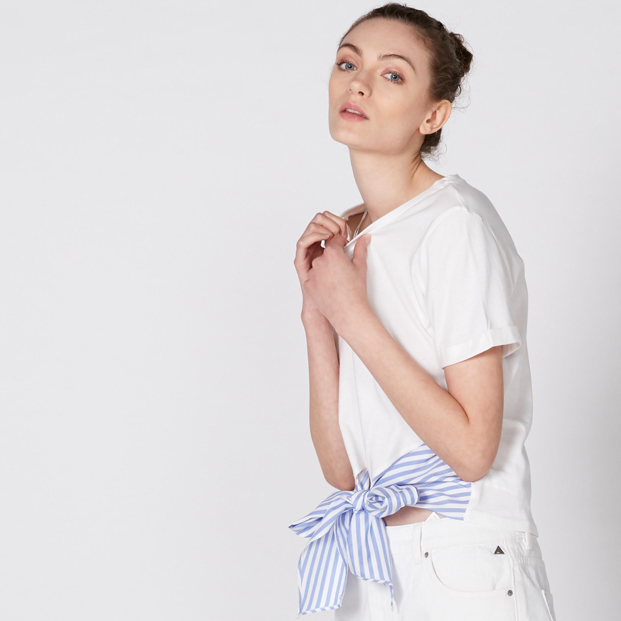 بلوزة مقلّمة بياقة مستديرة وأكمام قصيرة-women-clothing-shirtsandblouses-blouses-image-4
