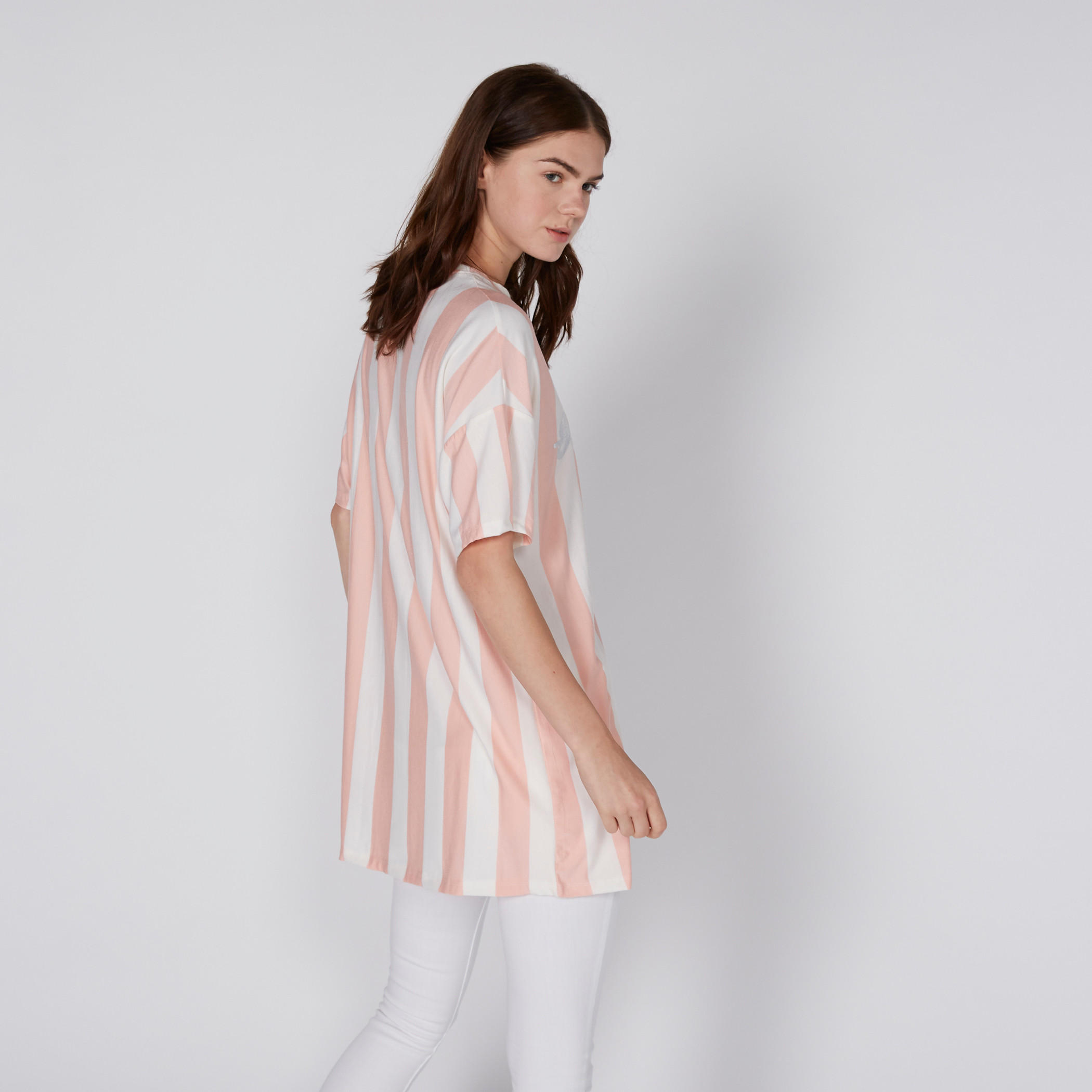 بلوزة مقلّمة بياقة مستديرة وأكمام طويلة-women-clothing-tshirts-image-3