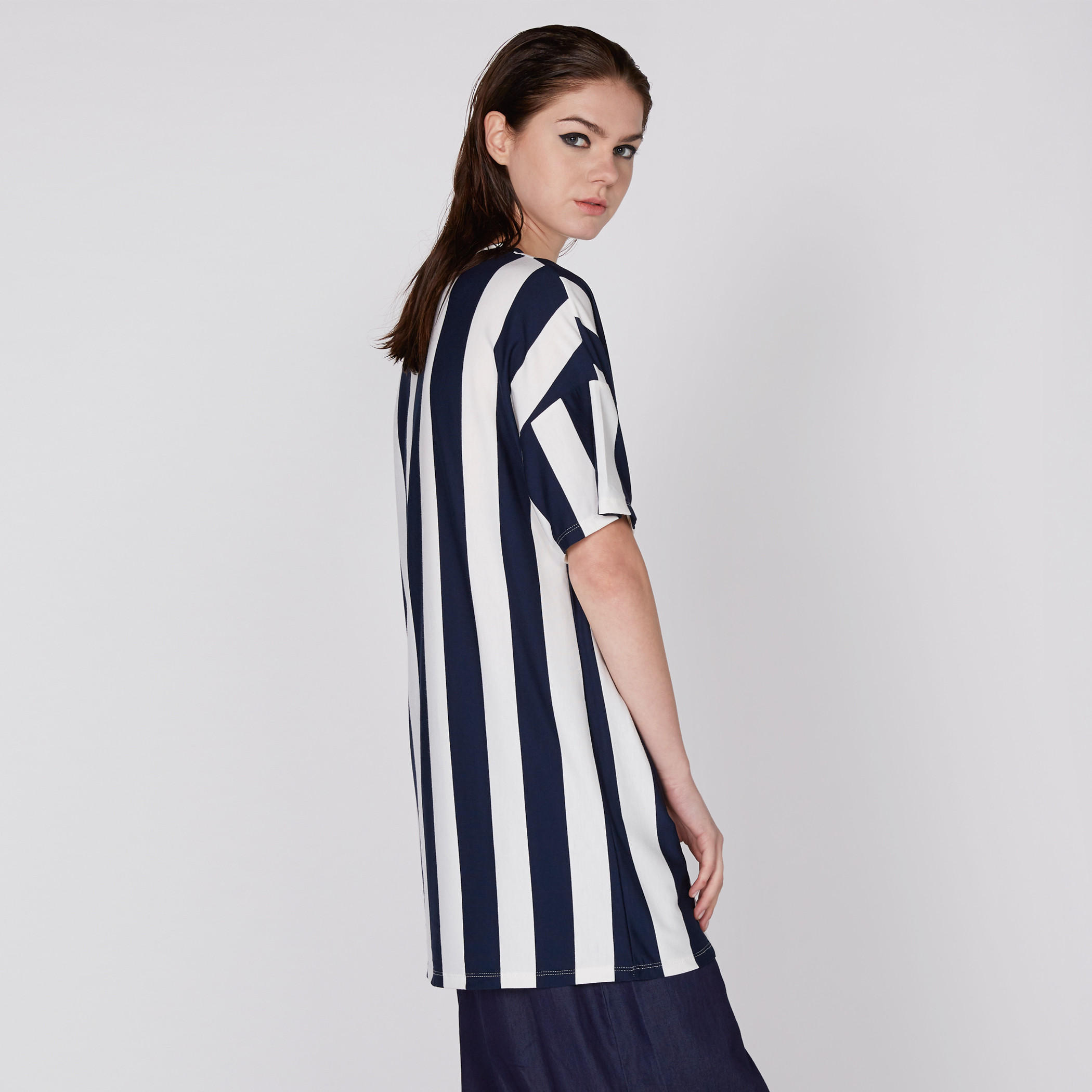 بلوزة طويلة بياقة مستديرة وطبعات-women-clothing-shirtsandblouses-blouses-image-1