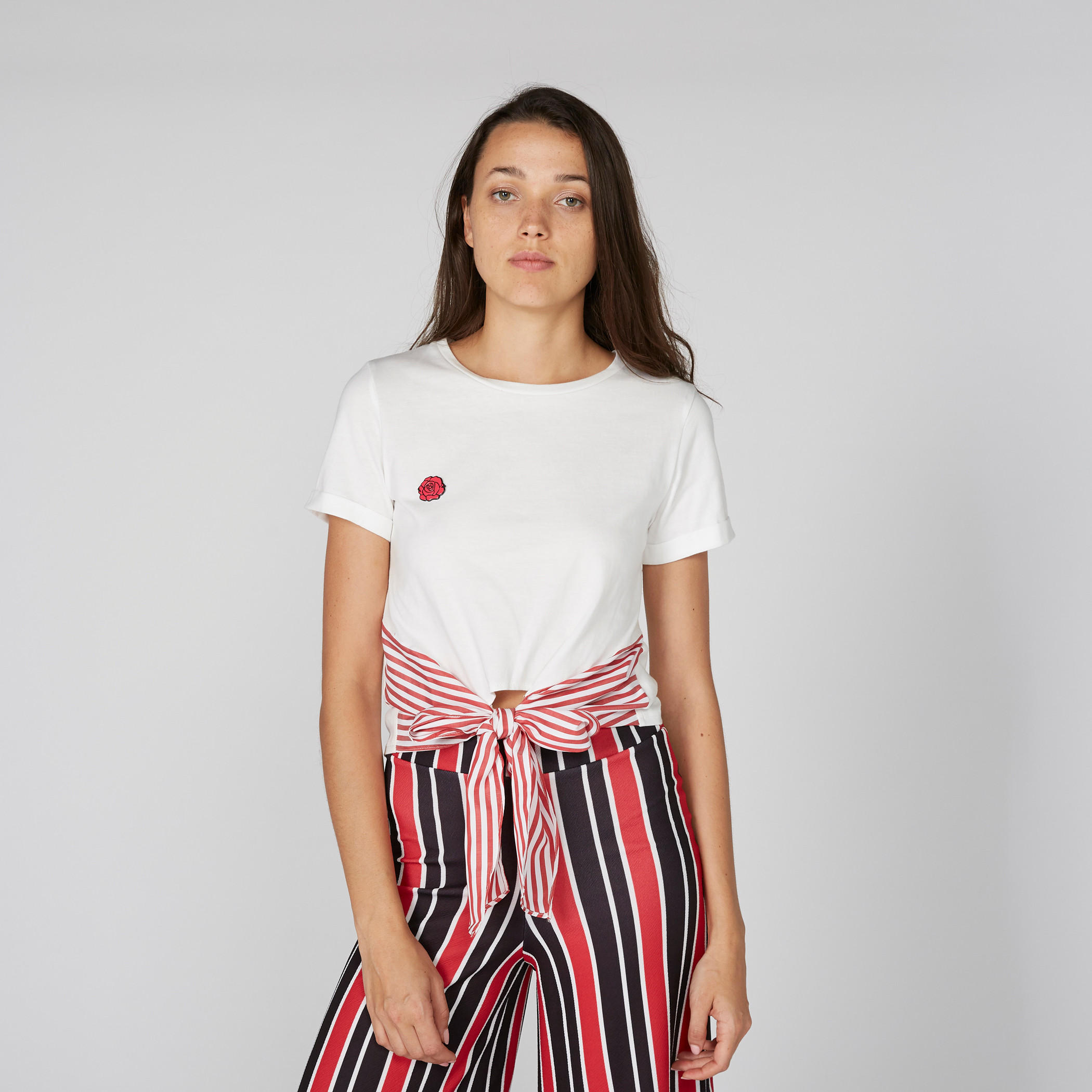 تيشيرت بياقة مستديرة وأكمام قصيرة ورباط-women-clothing-tshirts-image-2