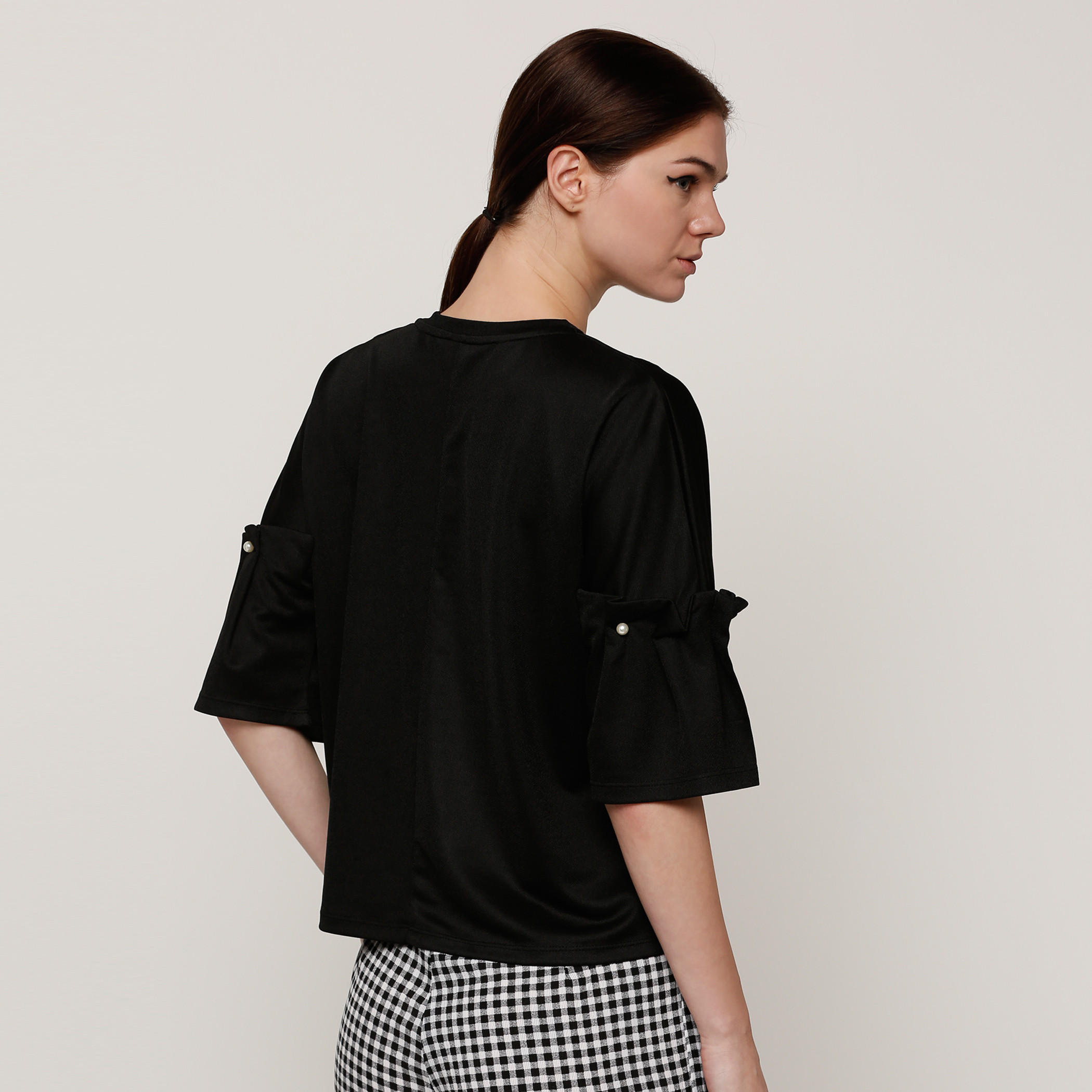 بلوزة بياقة مستديرة وأكمام قصيرة مزيّنة لؤلؤ-women-clothing-shirtsandblouses-blouses-image-2