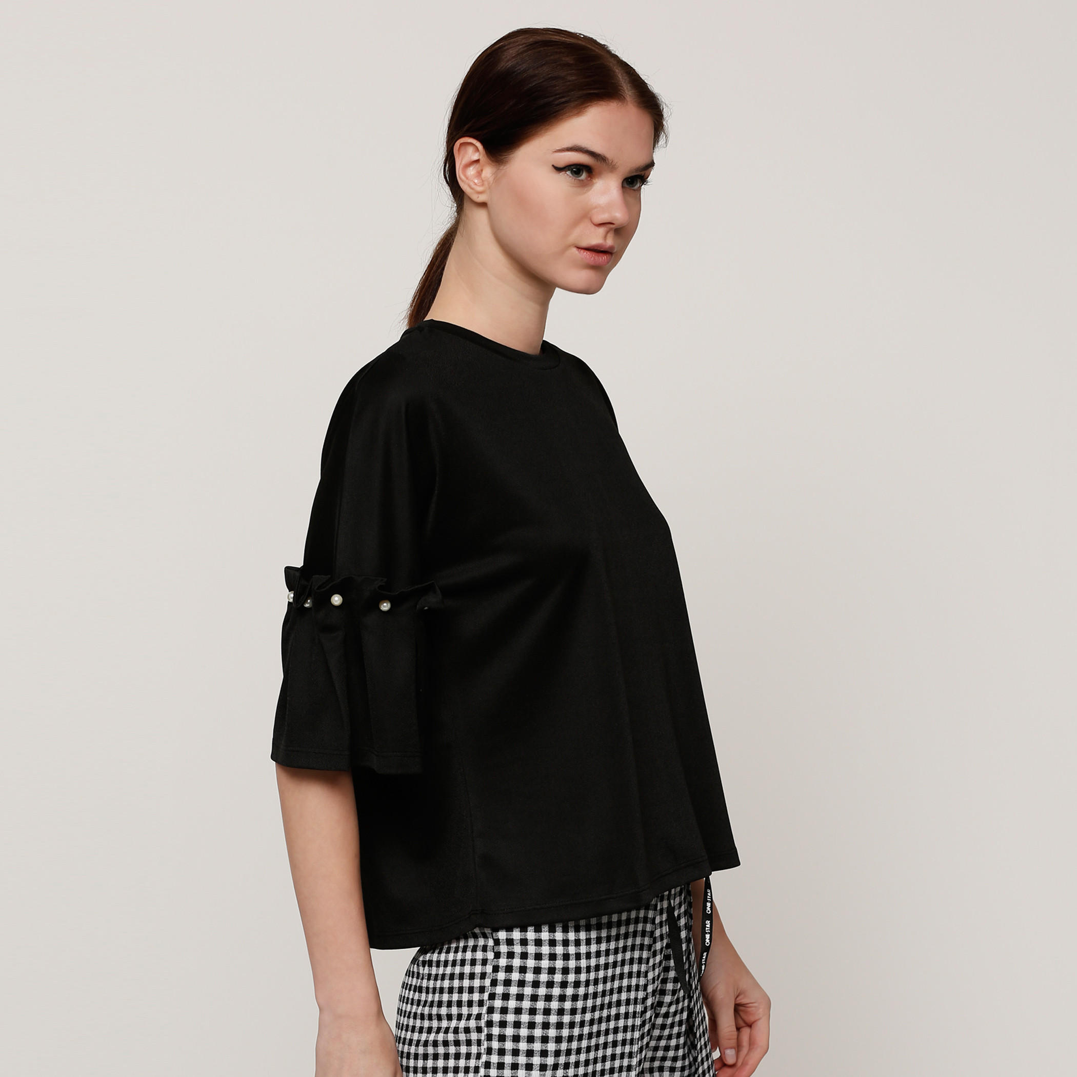 بلوزة بياقة مستديرة وأكمام قصيرة مزيّنة لؤلؤ-women-clothing-shirtsandblouses-blouses-image-3