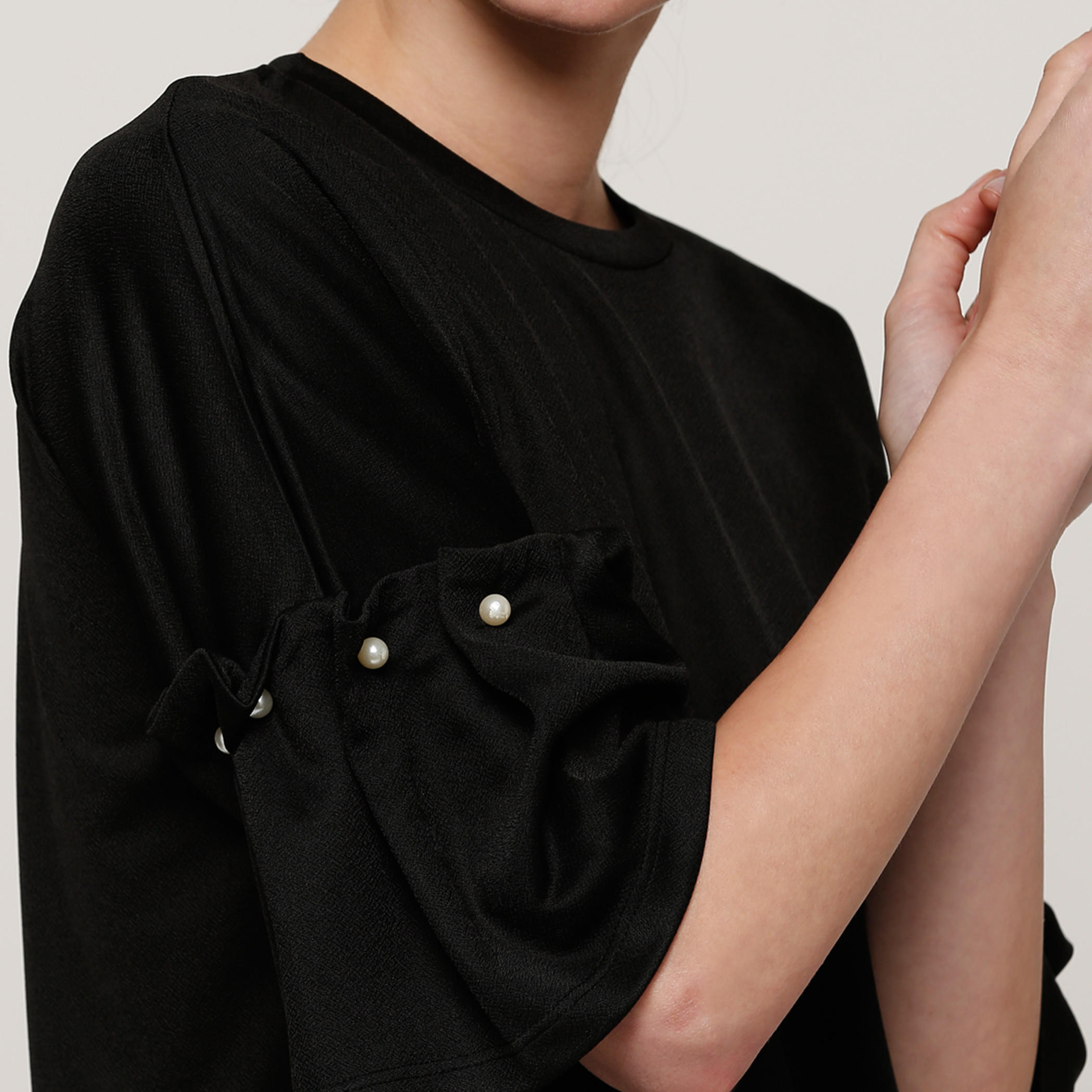 بلوزة بياقة مستديرة وأكمام قصيرة مزيّنة لؤلؤ-women-clothing-shirtsandblouses-blouses-image-4