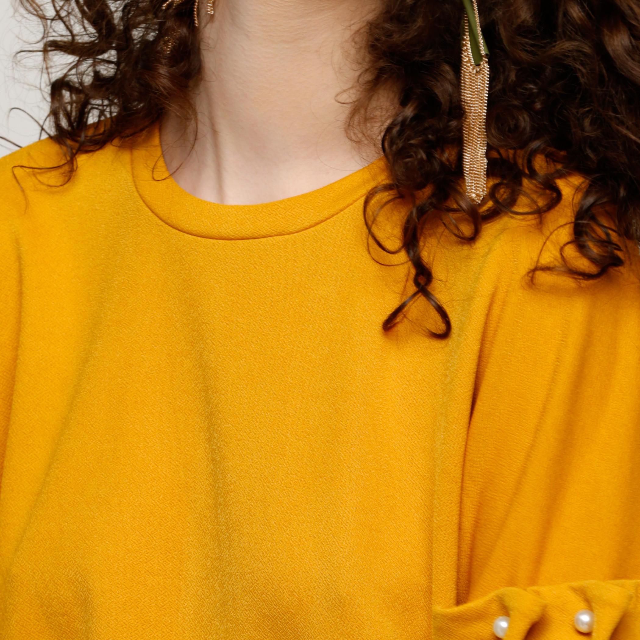 بلوزة بياقة مستديرة مزيّنة باللؤلؤ-women-clothing-shirtsandblouses-blouses-image-4