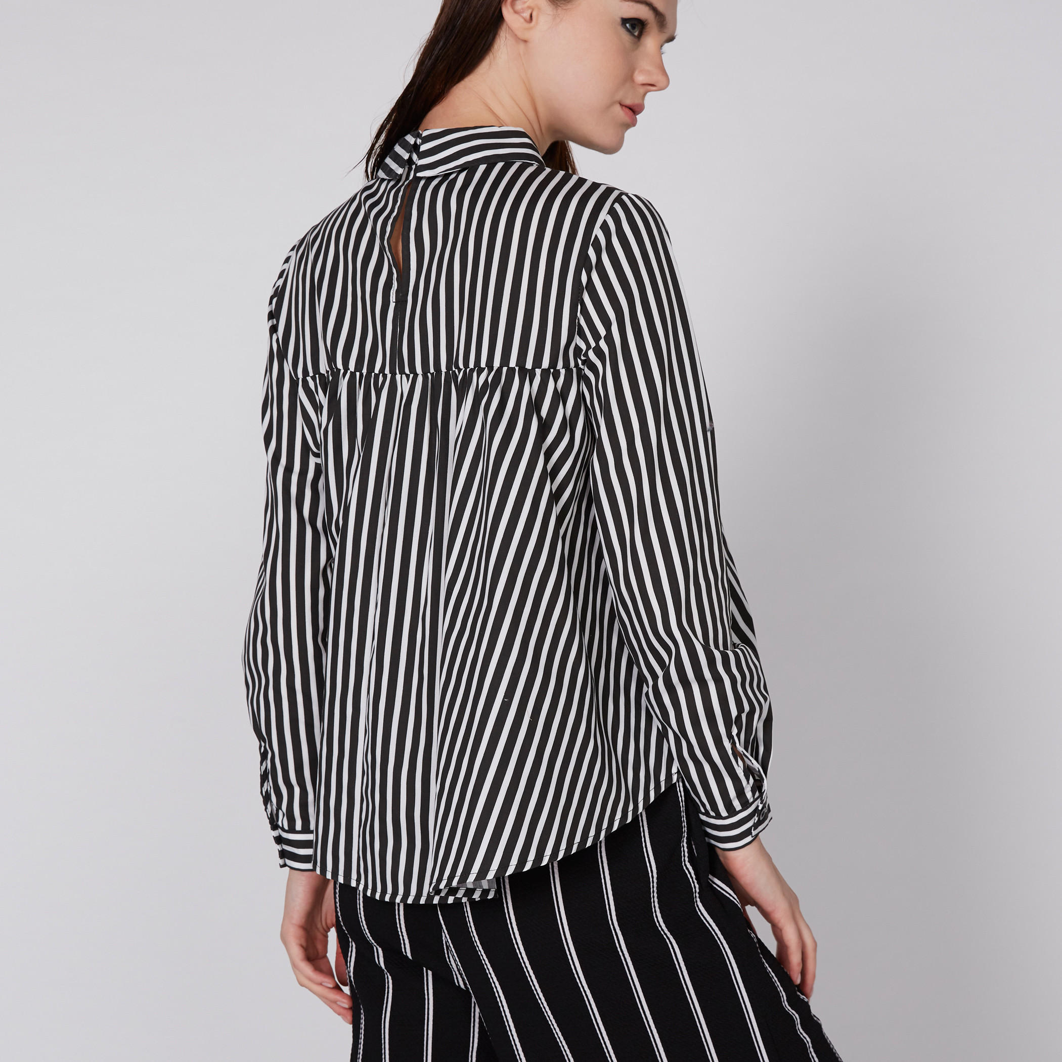 بلوزة مقلّمة بأكمام طويلة وحوّاف غير مستوية-women-clothing-shirtsandblouses-blouses-image-4