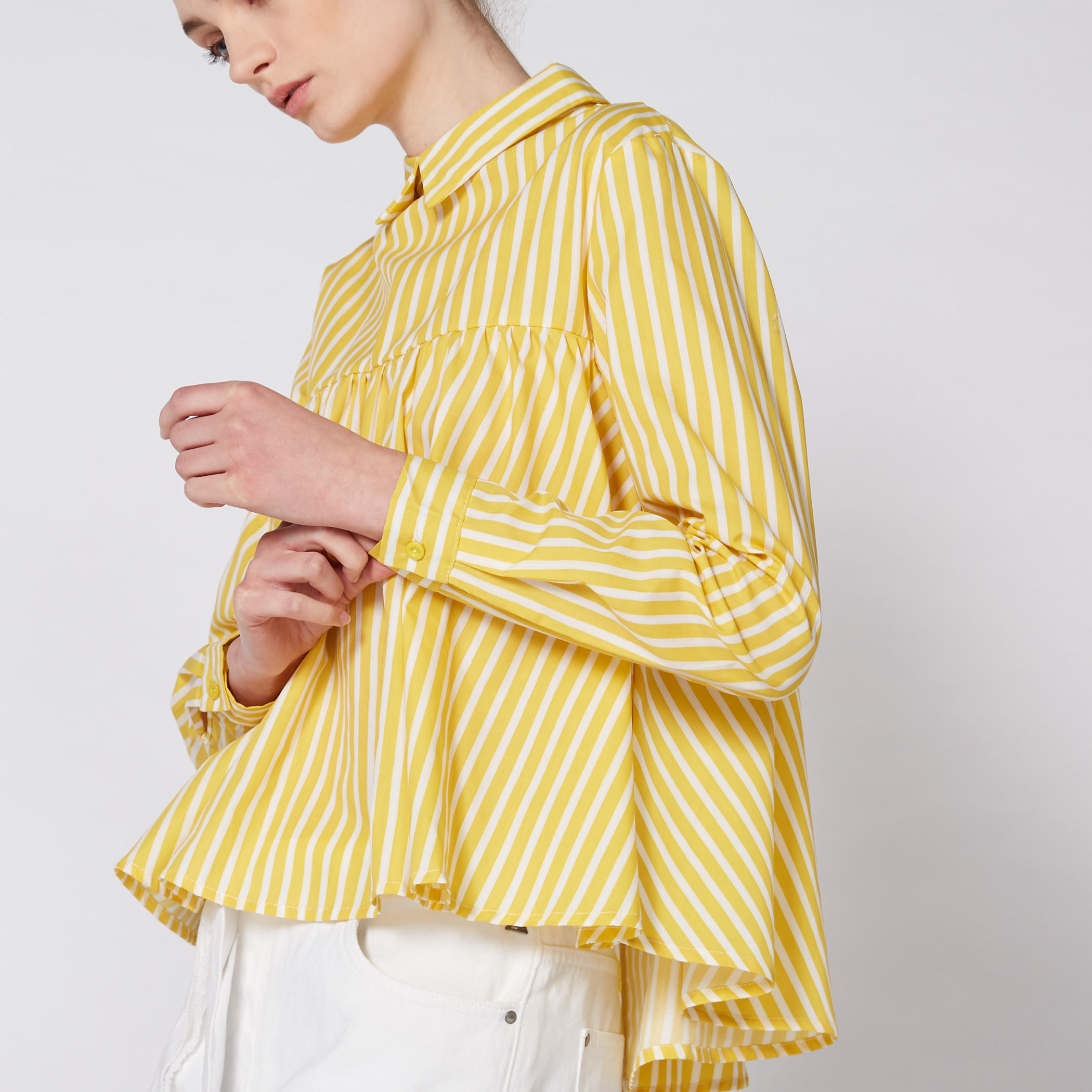 بلوزة مقلّمة بأكمام طويلة وزر إغلاق-women-clothing-shirtsandblouses-blouses-image-3