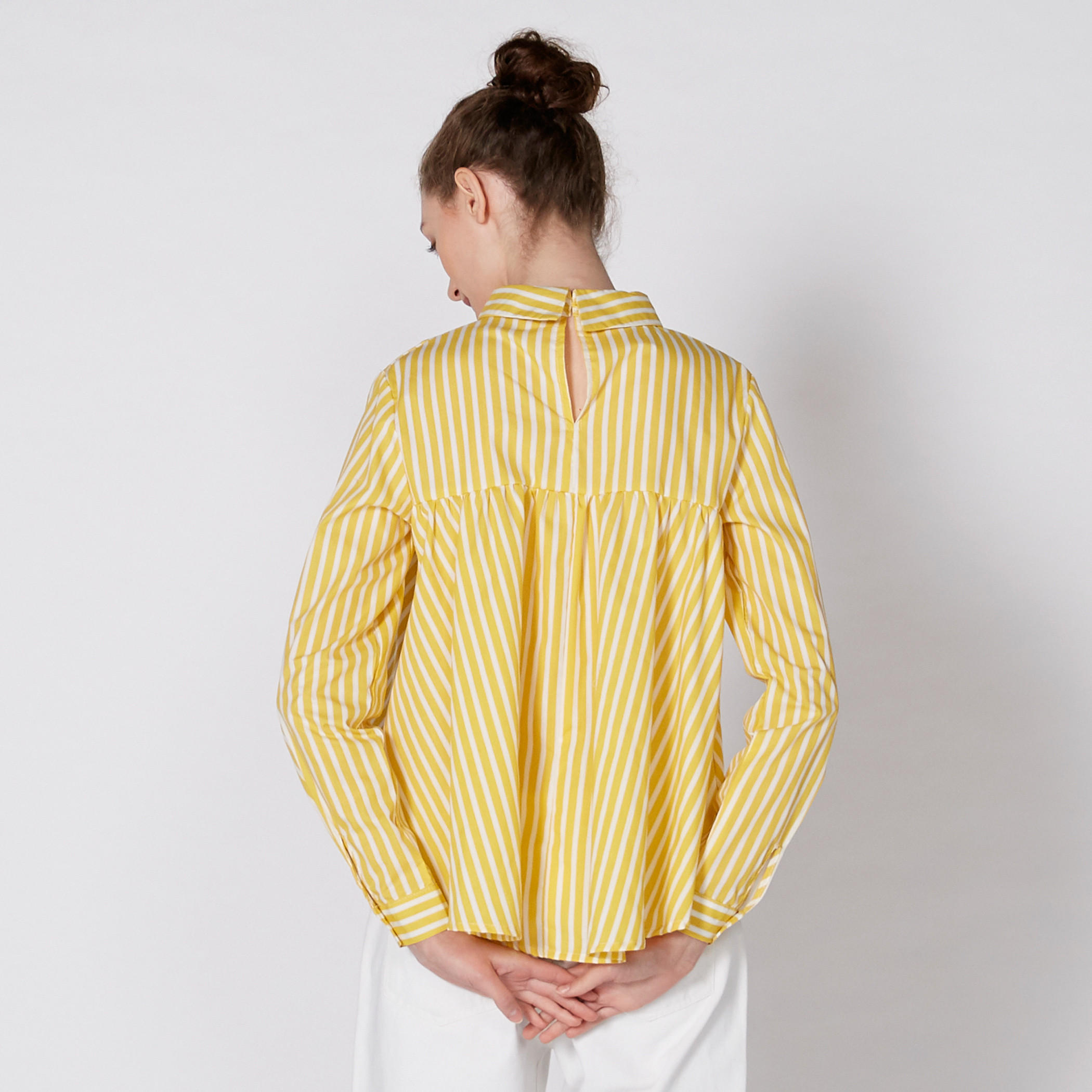 بلوزة مقلّمة بأكمام طويلة وزر إغلاق-women-clothing-shirtsandblouses-blouses-image-1