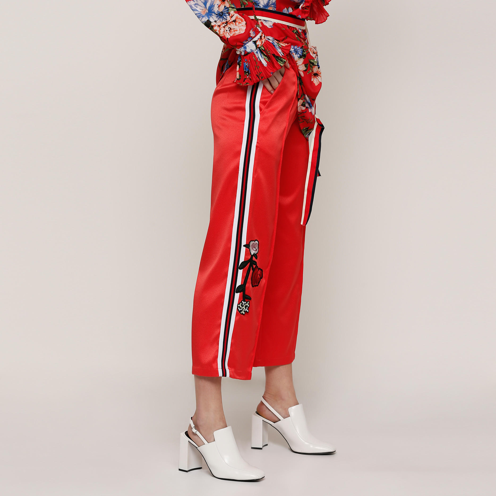 بنطال واسع الساقين مطرّز ومزخرف بأشرطة-women-clothing-bottoms-trousers-image-3