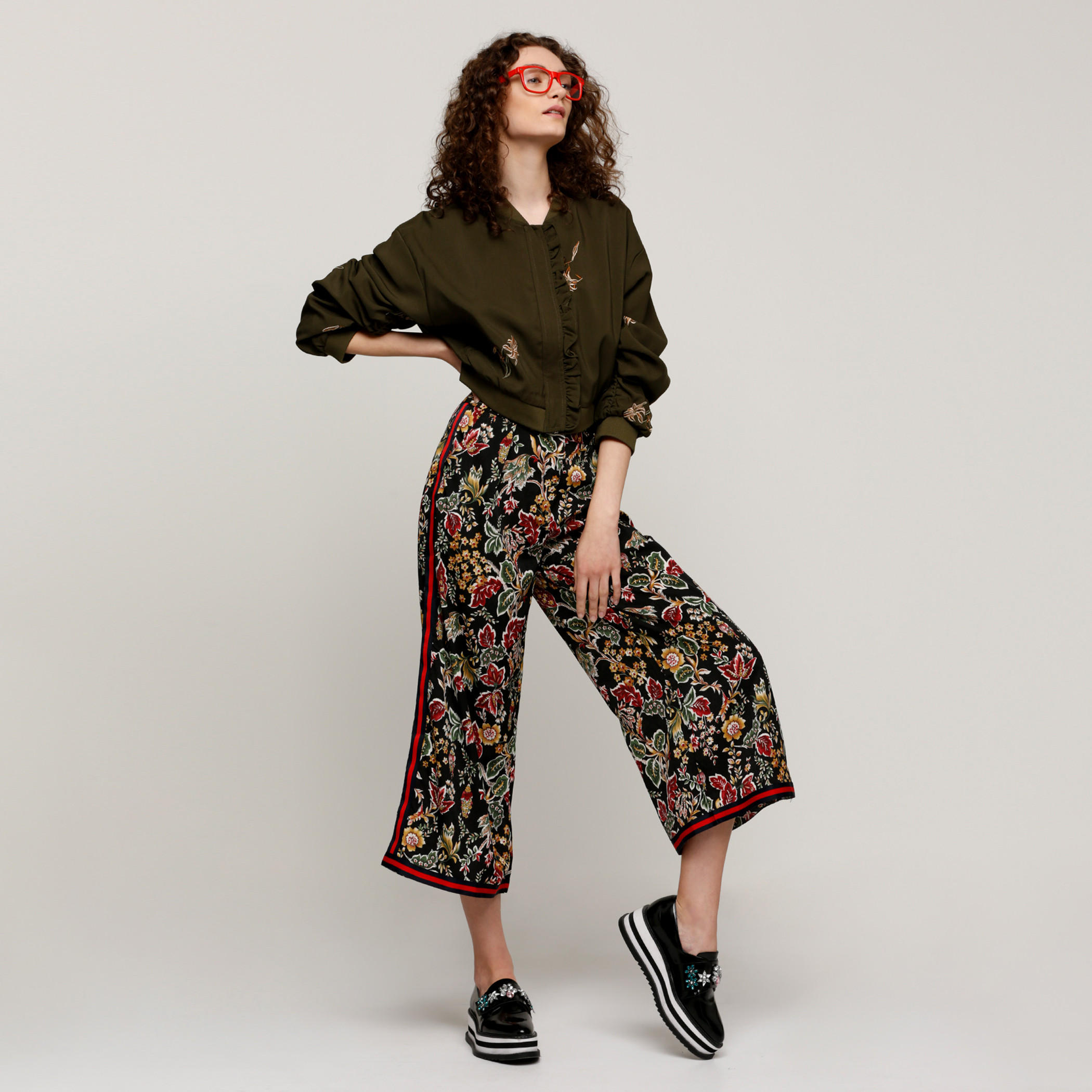 بنطال واسع الساقين مزخرف بأشرطة وجيوب مع طبعات-women-clothing-bottoms-trousers-image-5