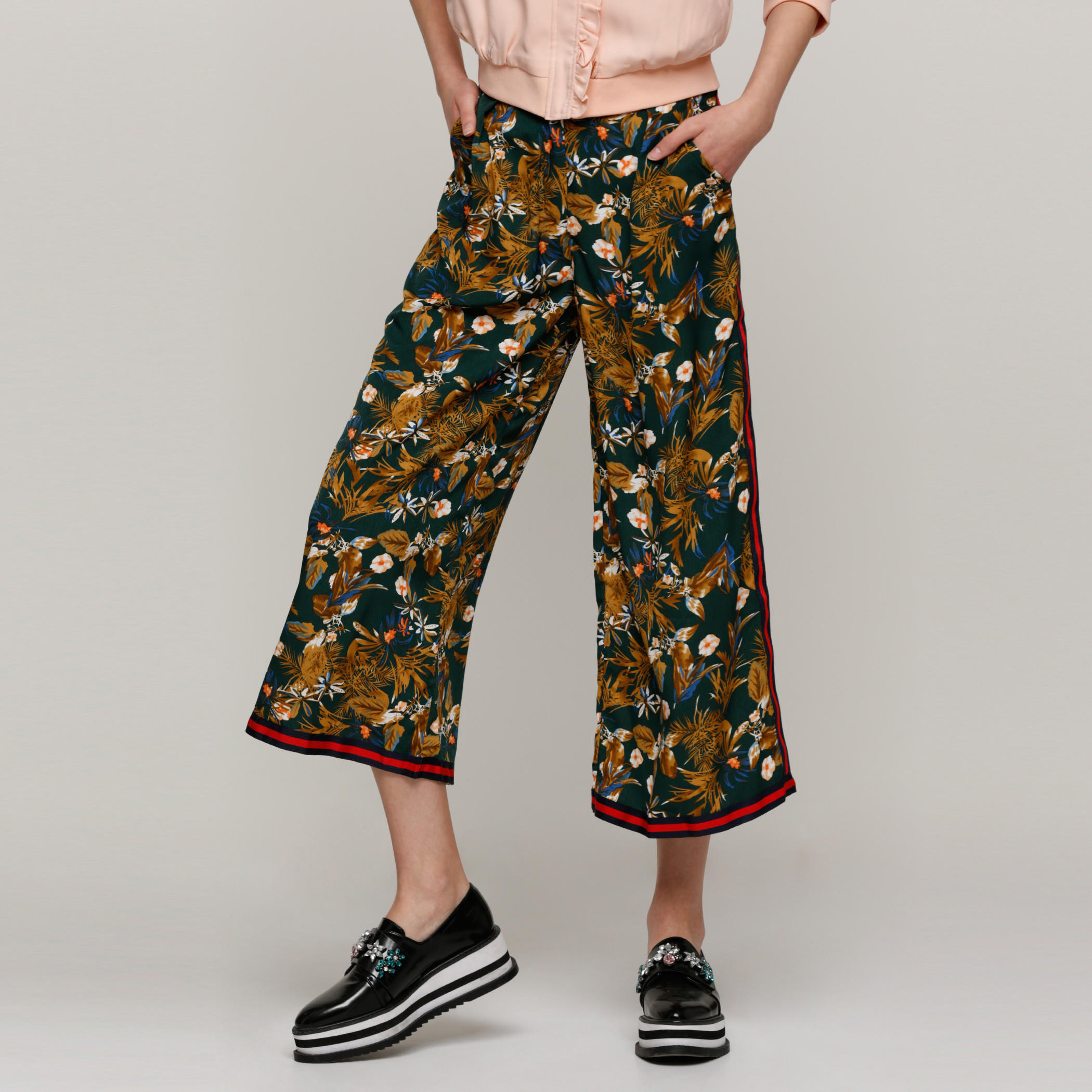 بنطال واسع الساقين مزخرف بأشرطة وجيوب مع طبعات-women-clothing-bottoms-trousers-image-1