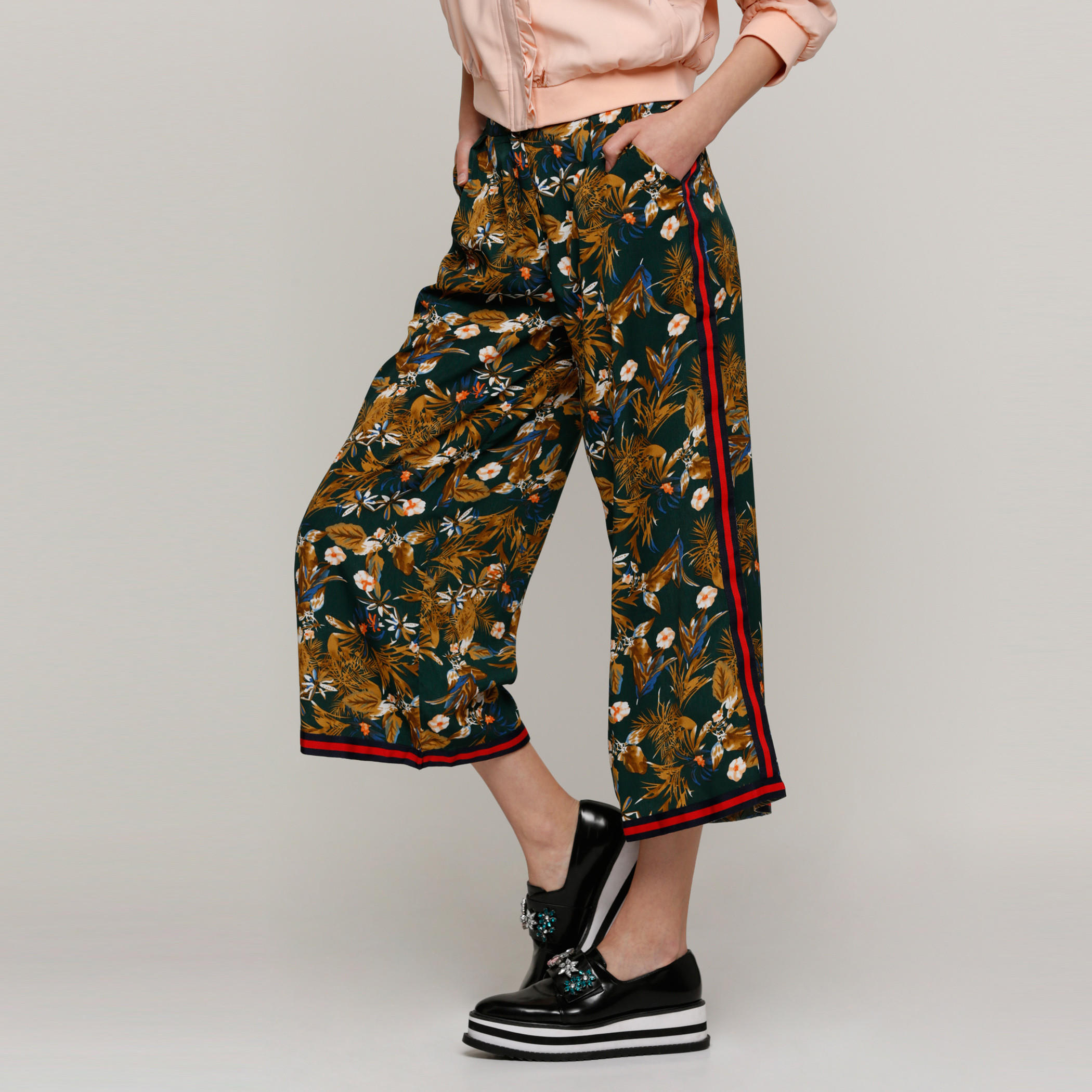 بنطال واسع الساقين مزخرف بأشرطة وجيوب مع طبعات-women-clothing-bottoms-trousers-image-3