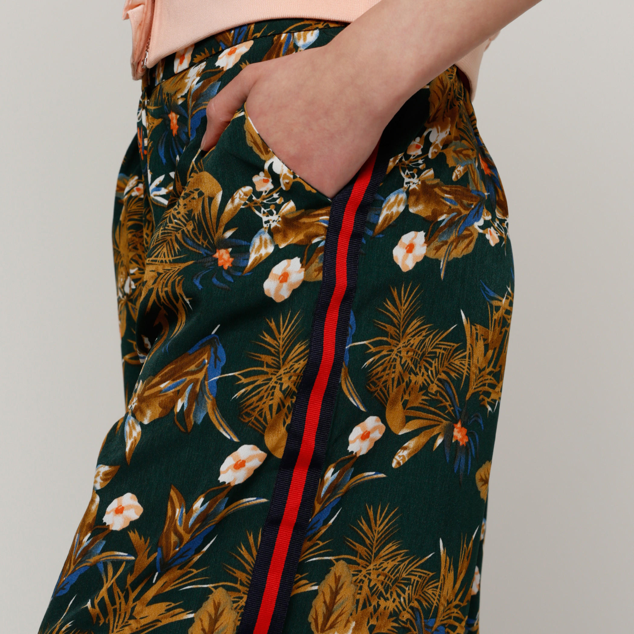 بنطال واسع الساقين مزخرف بأشرطة وجيوب مع طبعات-women-clothing-bottoms-trousers-image-4