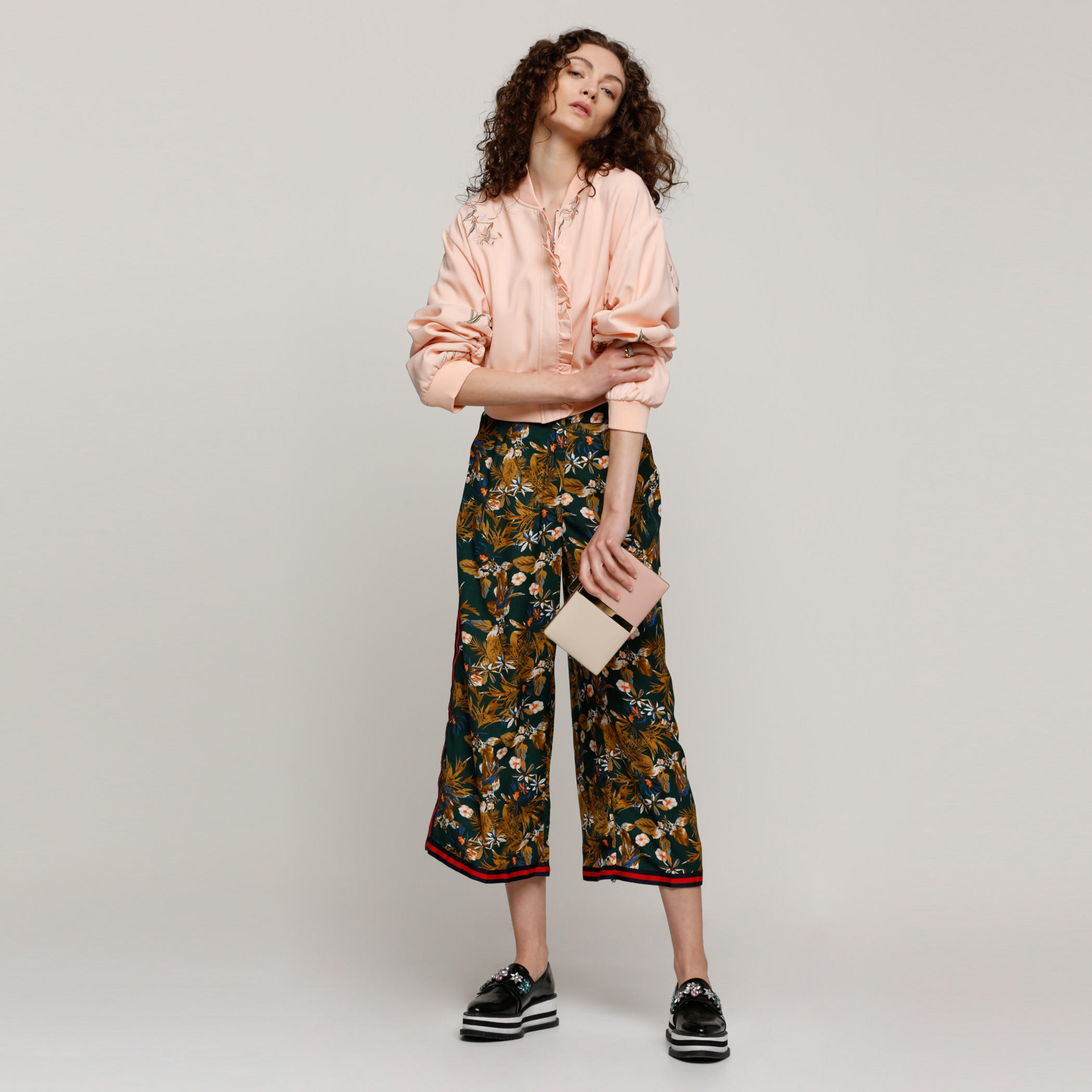 بنطال واسع الساقين مزخرف بأشرطة وجيوب مع طبعات-women-clothing-bottoms-trousers-image-5