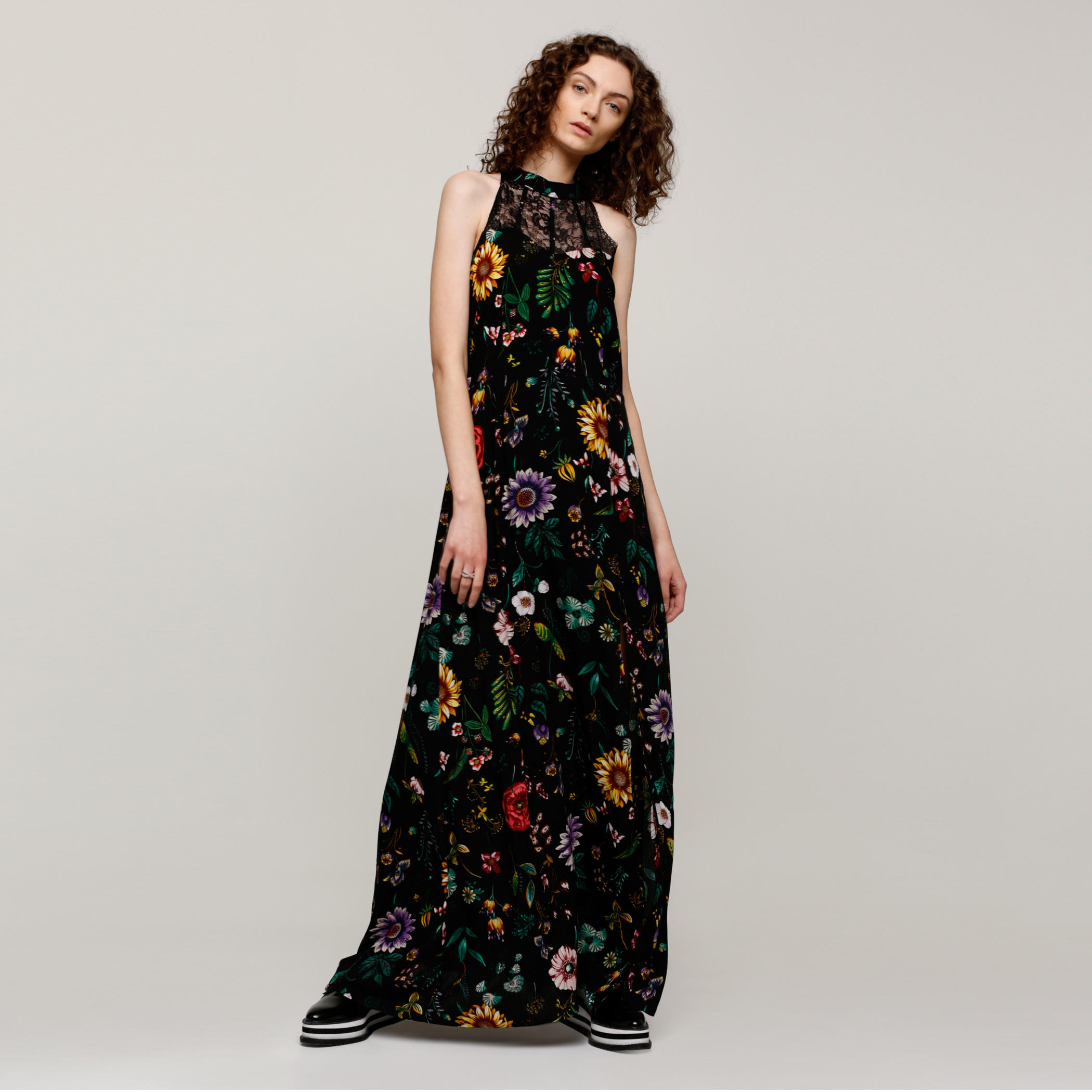 فستان طويل بياقة هالتر وتفاصيل دانتيل مع طبعات-women-clothing-dresses-image-1