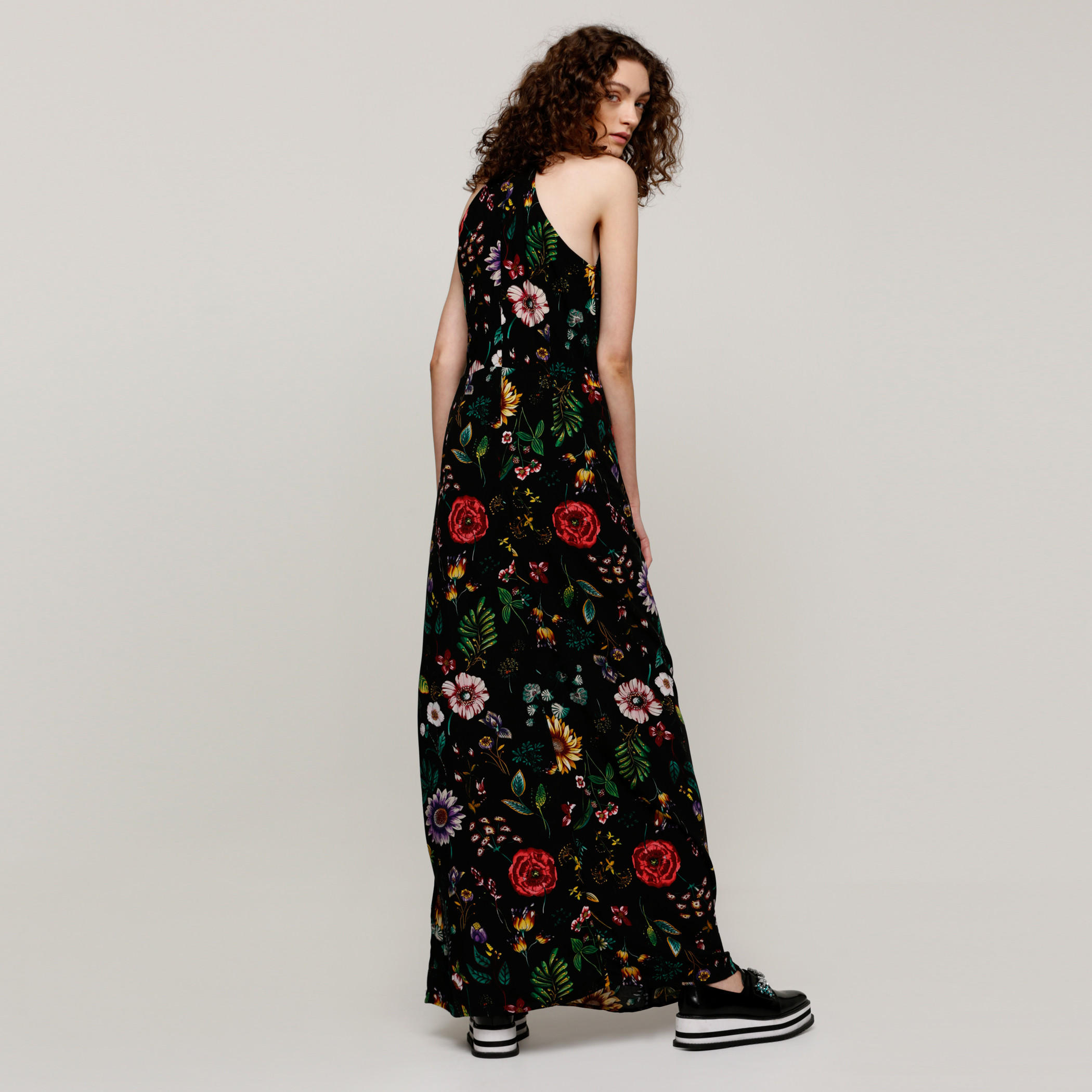 فستان طويل بياقة هالتر وتفاصيل دانتيل مع طبعات-women-clothing-dresses-image-2